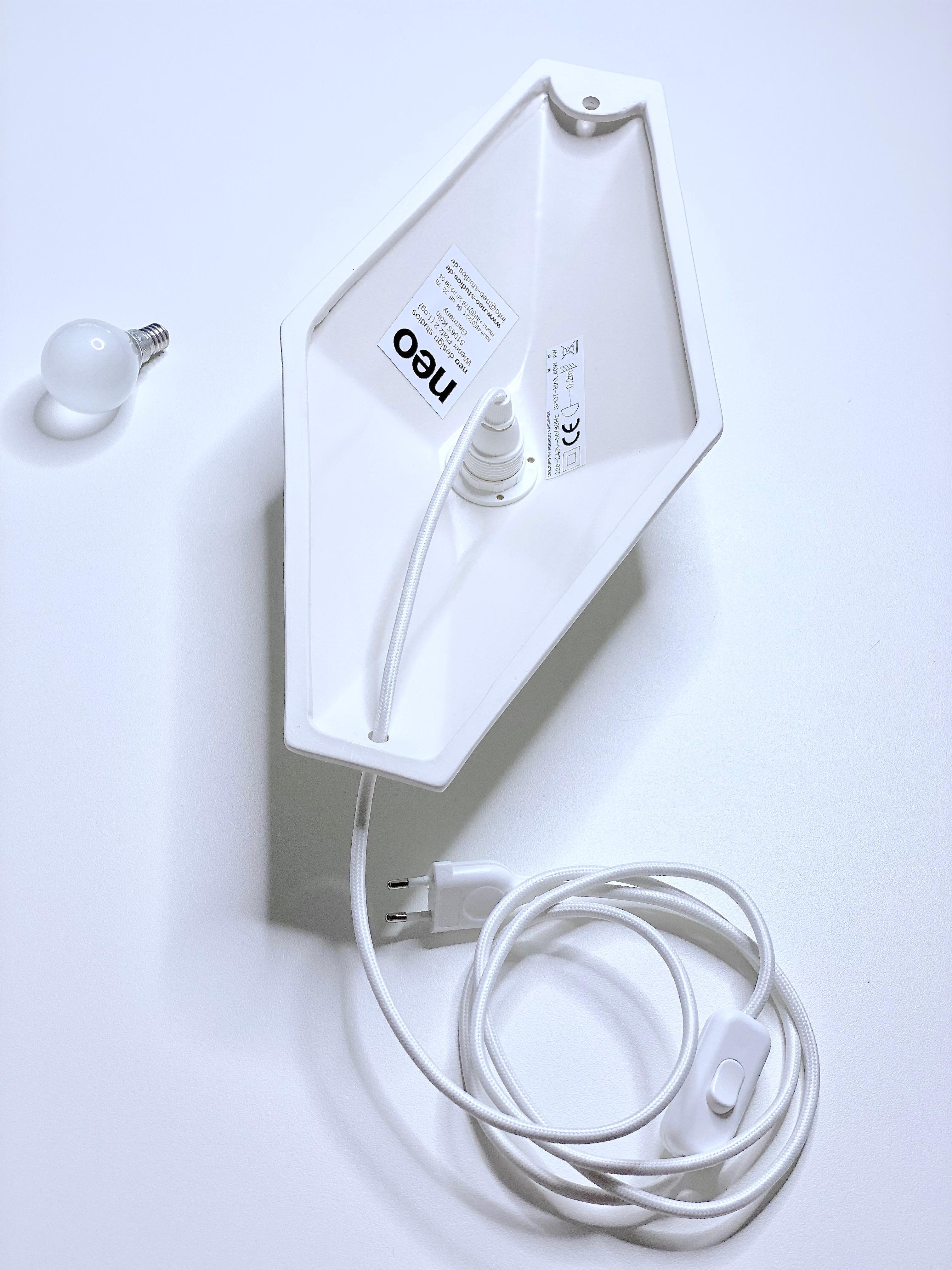 Aplique Contemporáneo de Gres Blanco Mate, Diseño Minimalista, VECTOR en venta 6