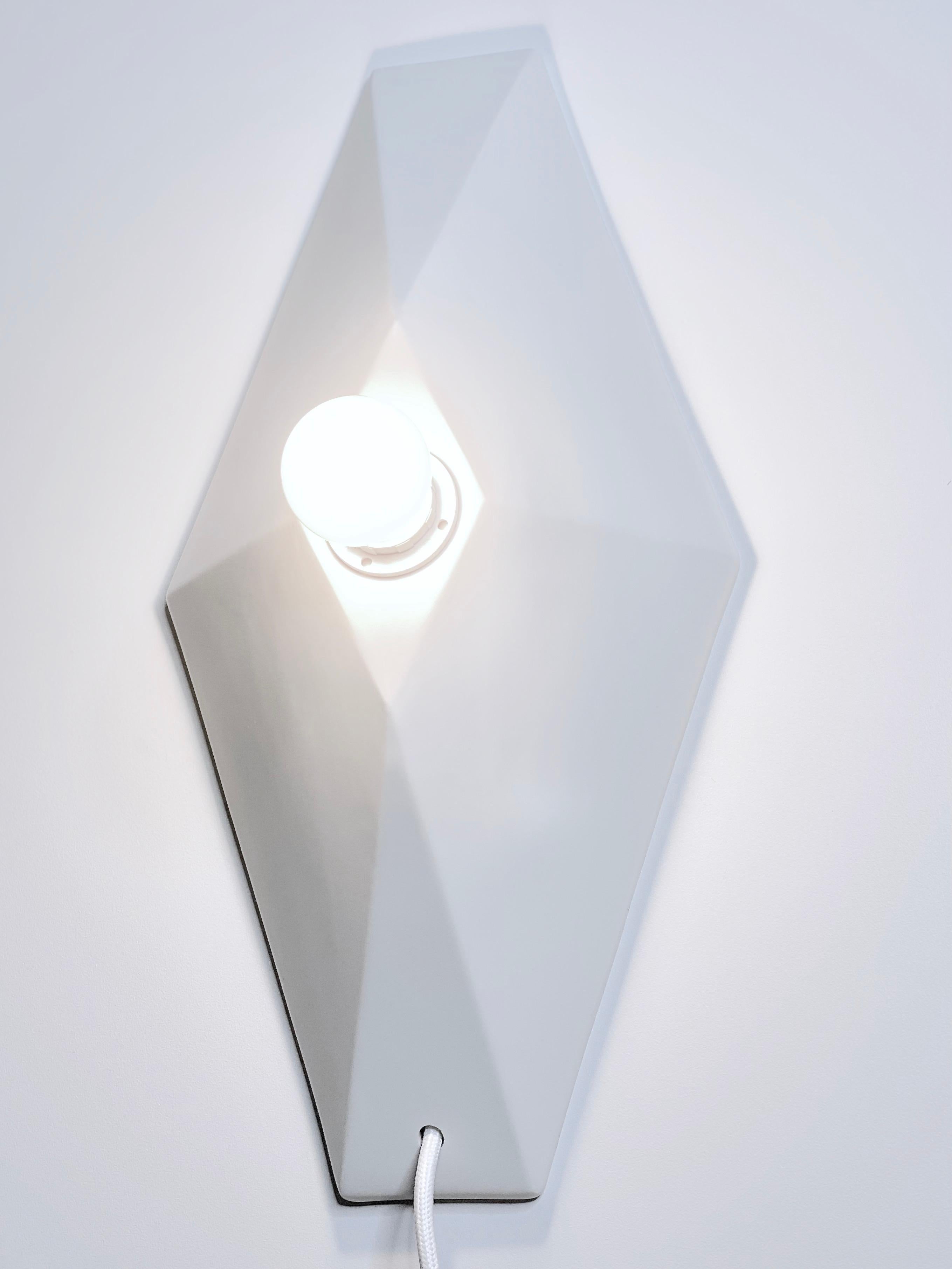 Aplique Contemporáneo de Gres Blanco Mate, Diseño Minimalista, VECTOR Siglo XXI y contemporáneo en venta