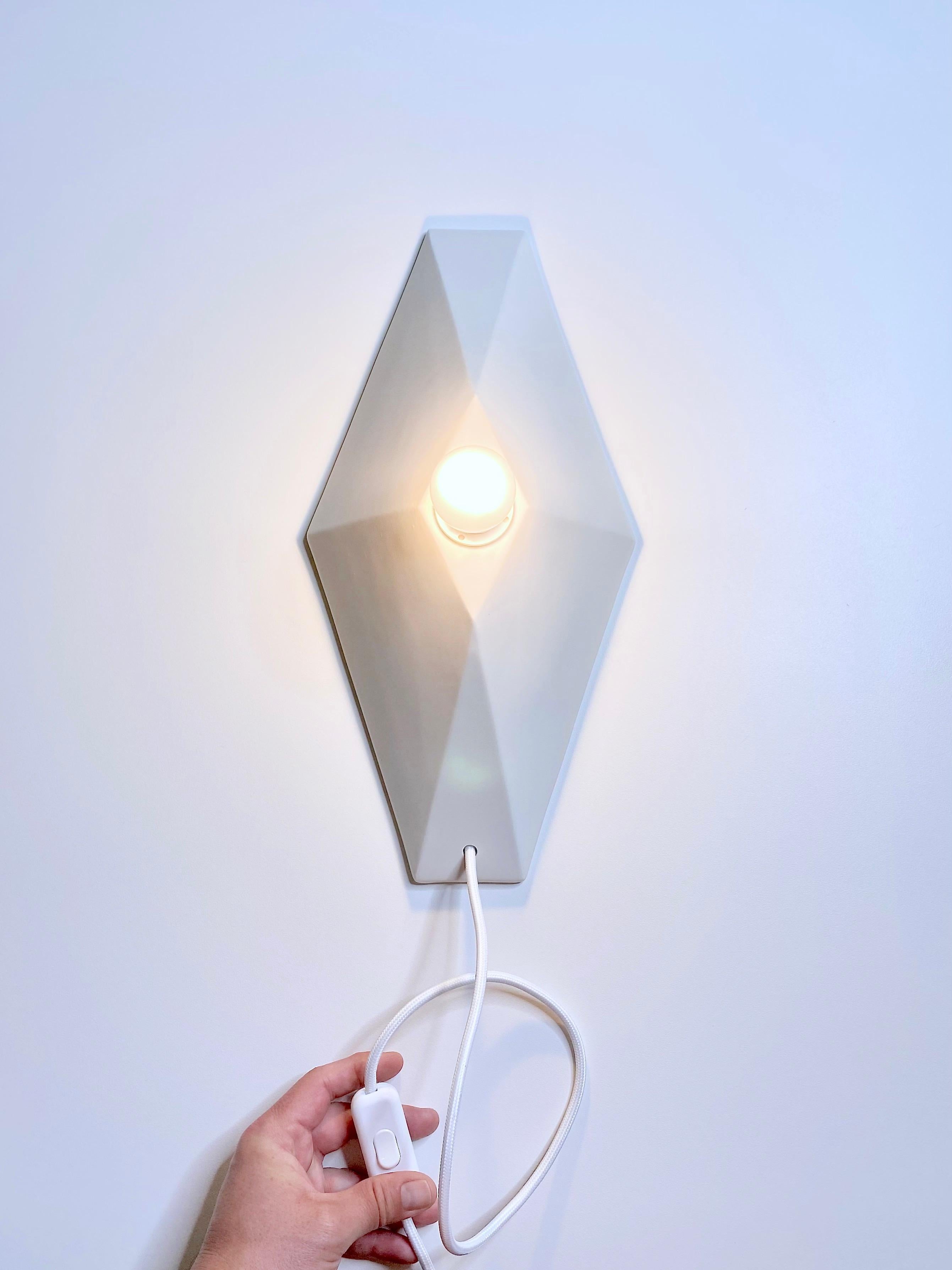 Aplique Contemporáneo de Gres Blanco Mate, Diseño Minimalista, VECTOR en venta 3