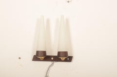 Lámpara de pared Nogal y cristal opalino de Rupert Nikoll