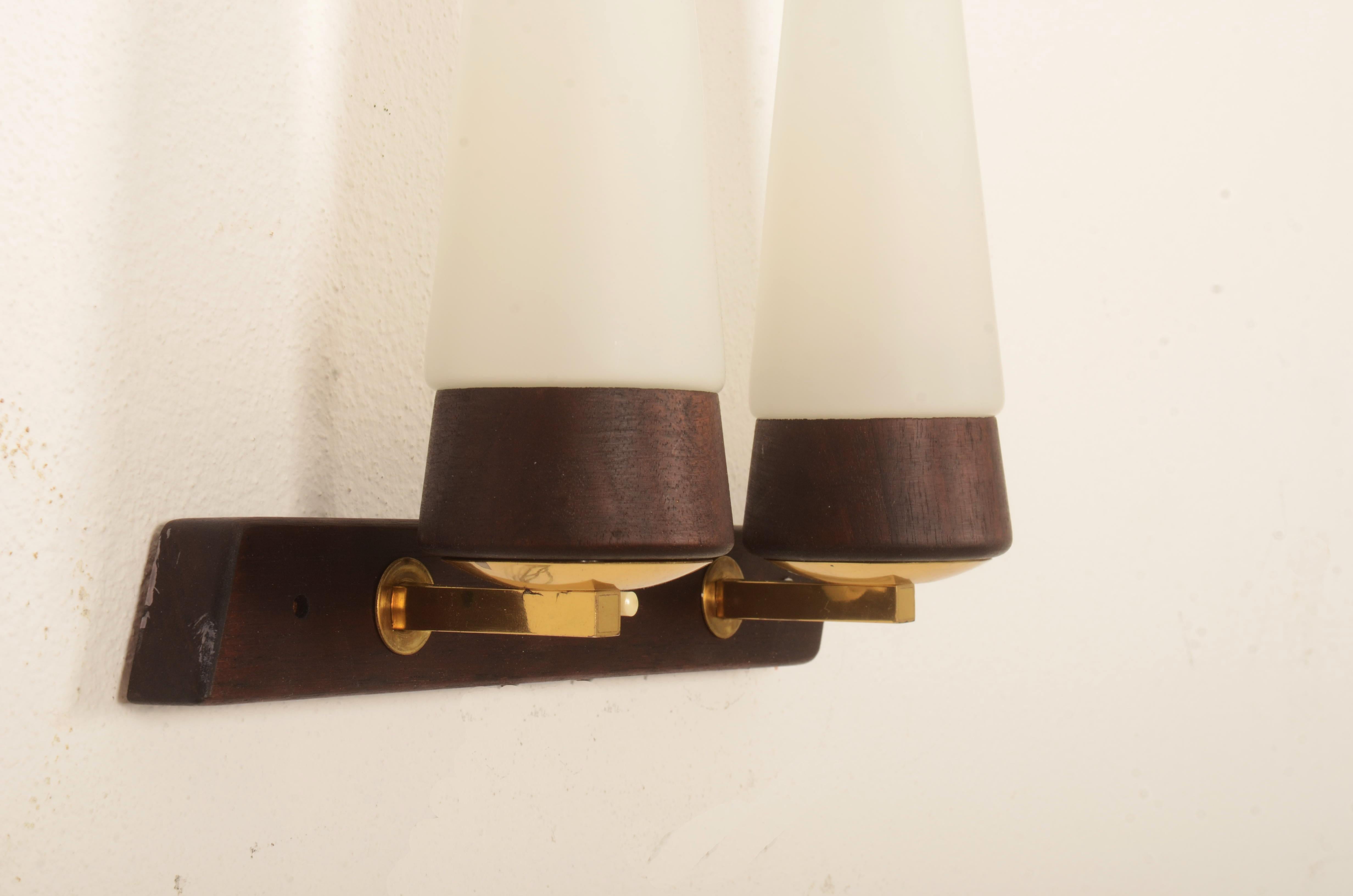 Lámpara de pared Nogal y cristal opalino de Rupert Nikoll en venta 1