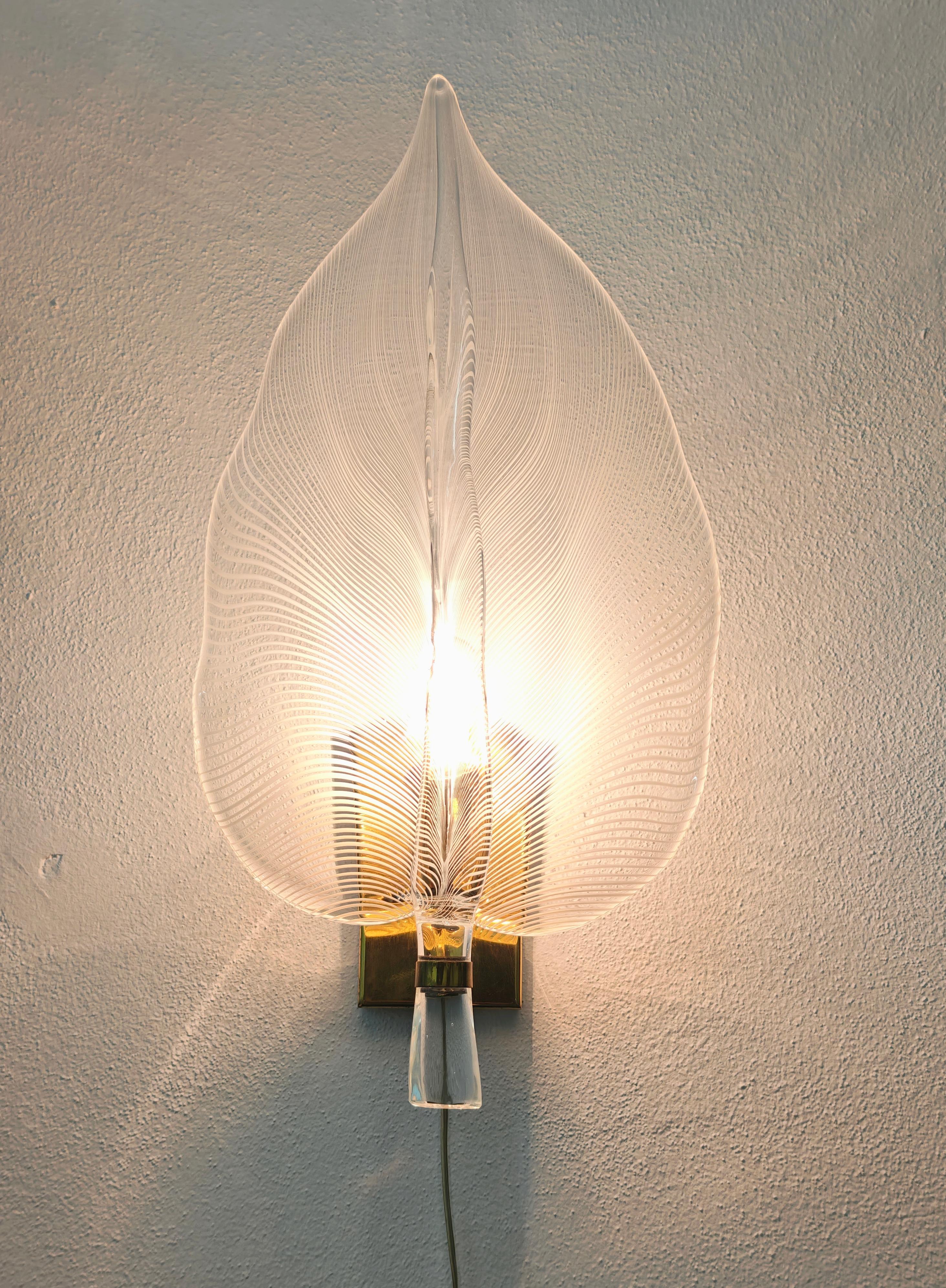 Wall lamp with brass frame and half-filigree blown glass leaf Franco Luce 70s in vendita 3
