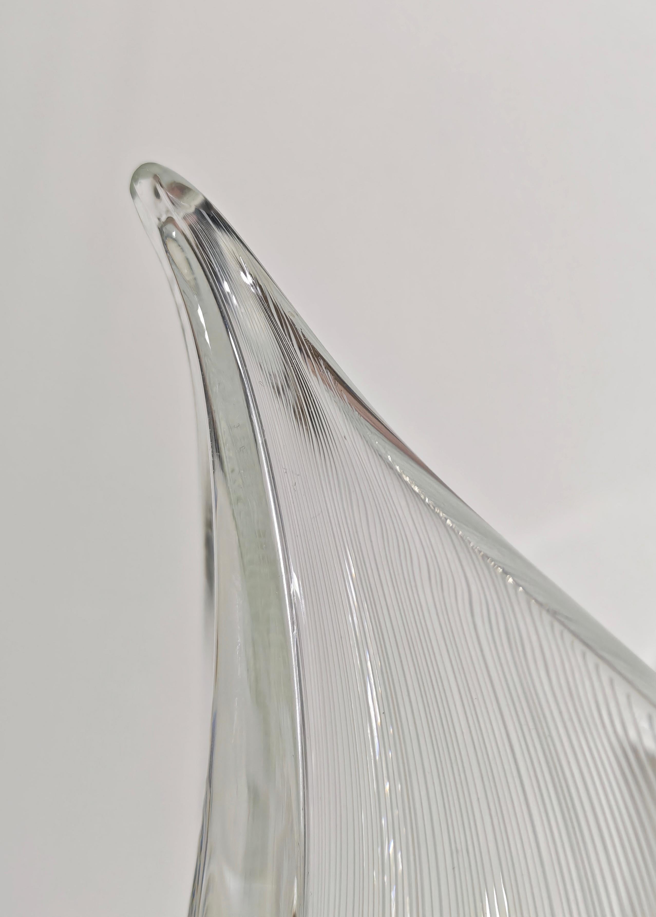 Wall lamp with brass frame and half-filigree blown glass leaf Franco Luce 70s in vendita 2