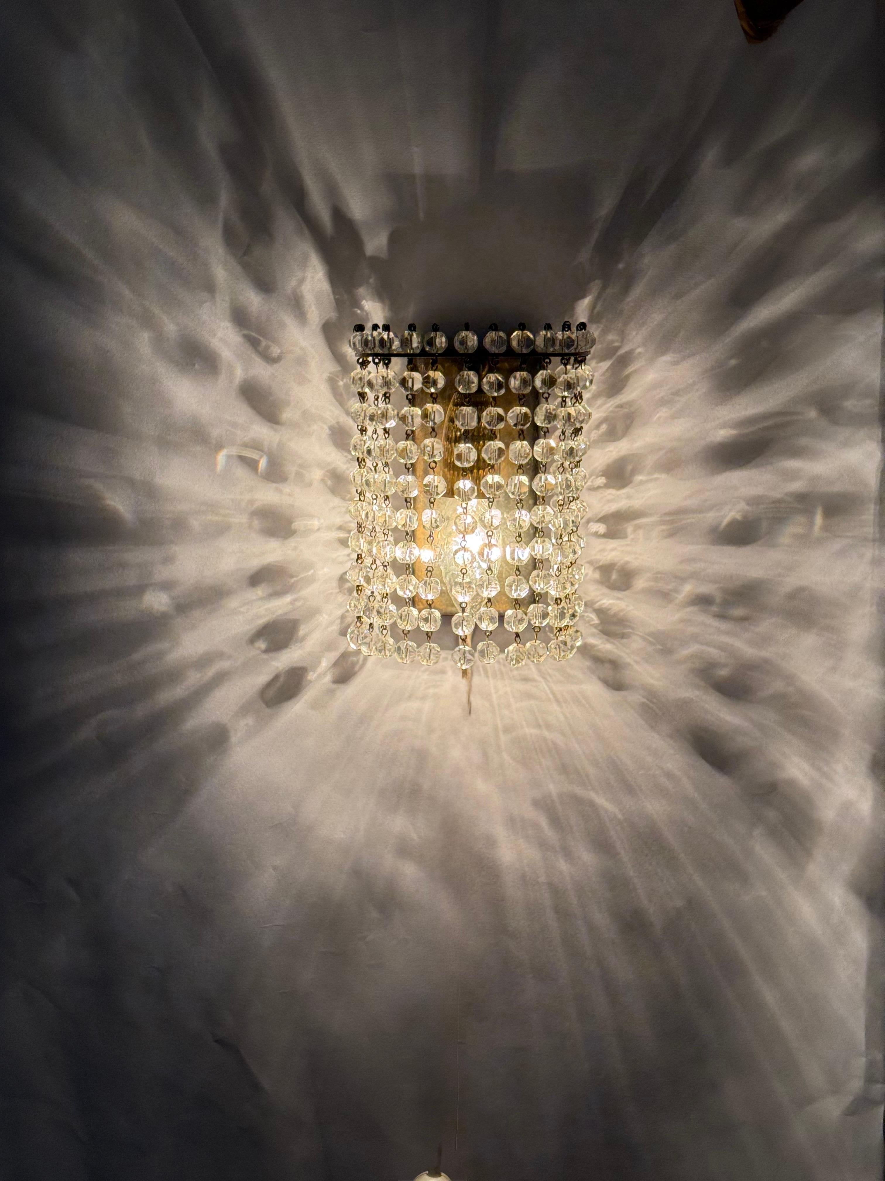 Lampe murale avec perles de cristal et laiton par Bakalowits, Autriche, années 1960 en vente 5