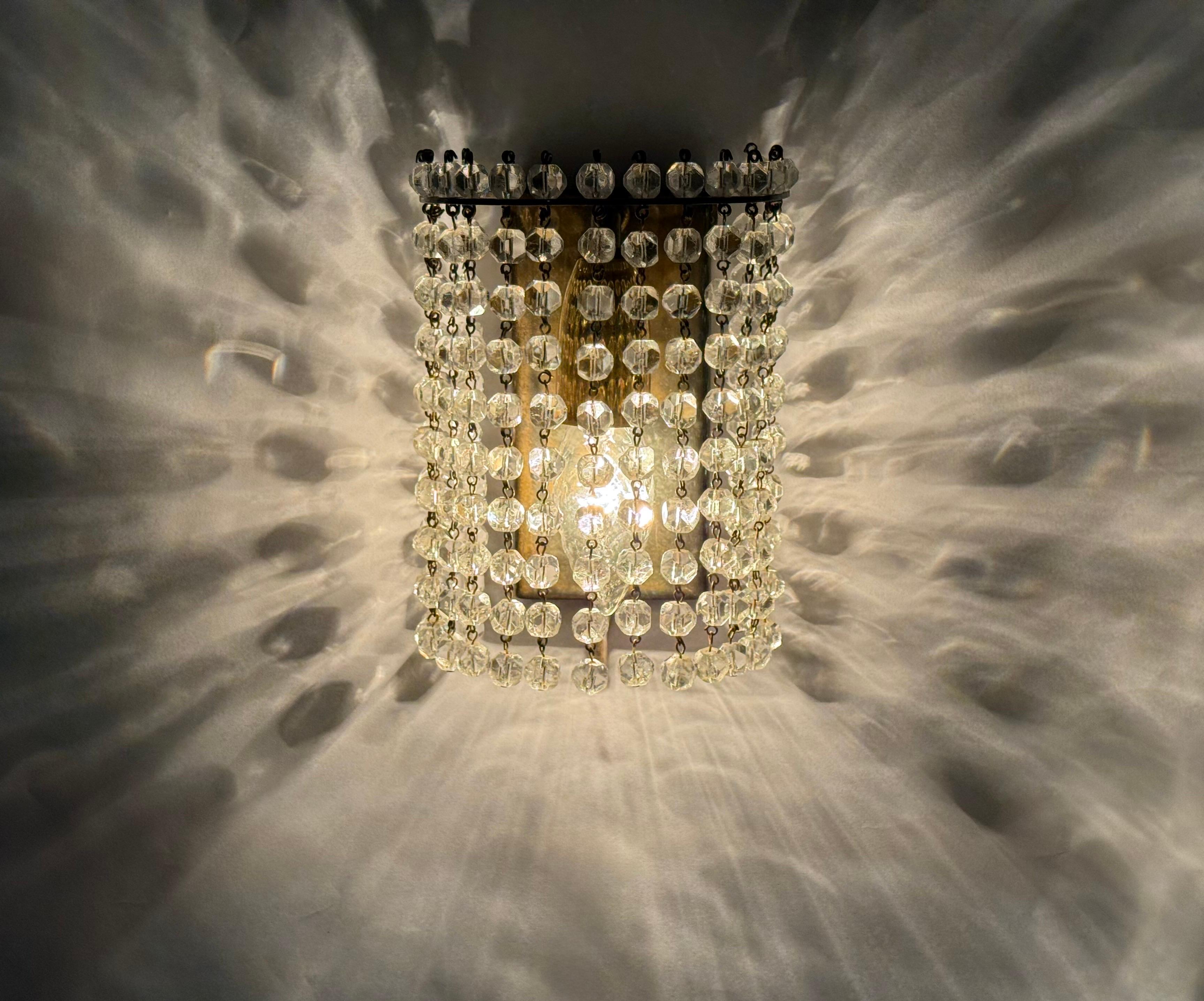 Lampe murale avec perles de cristal et laiton par Bakalowits, Autriche, années 1960 en vente 7