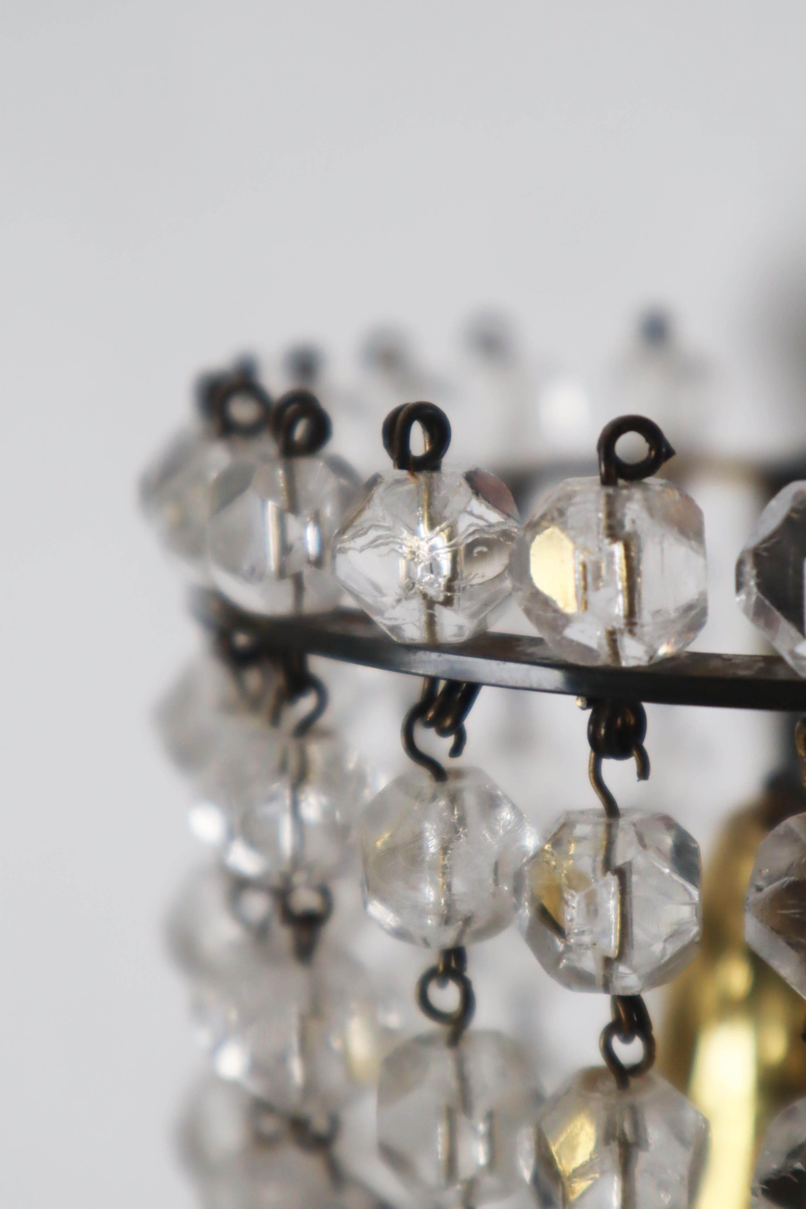 Autrichien Lampe murale avec perles de cristal et laiton par Bakalowits, Autriche, années 1960 en vente