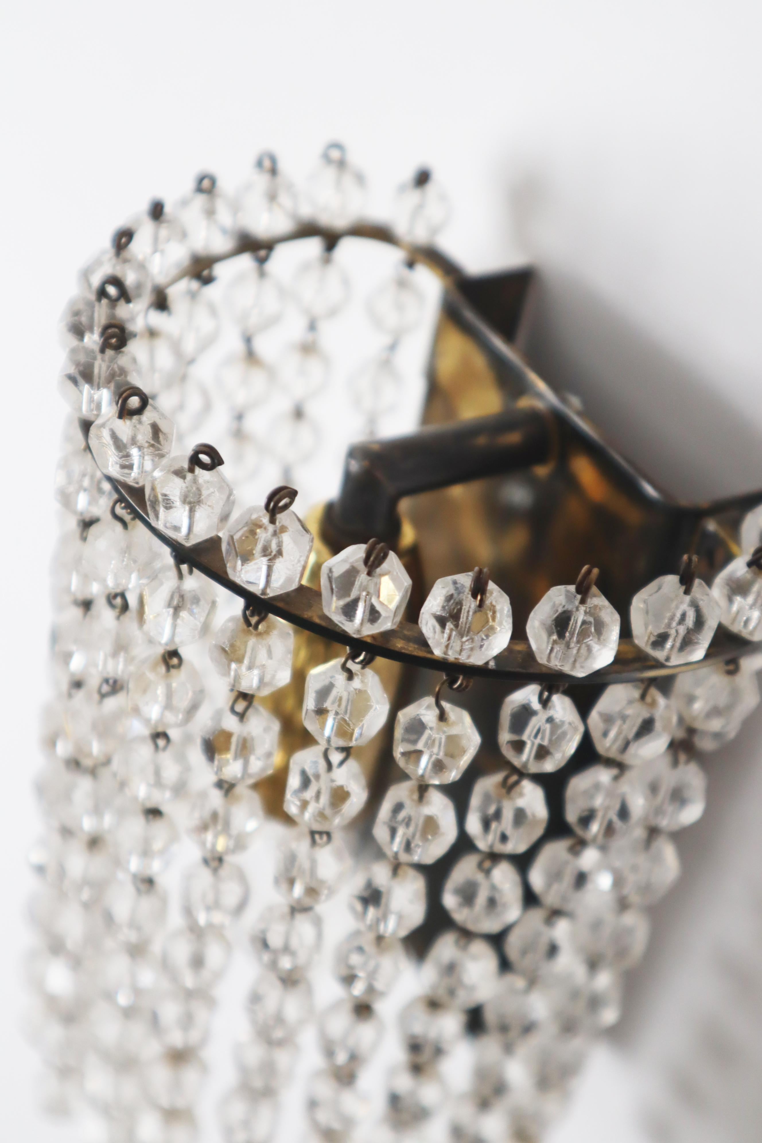 Lampe murale avec perles de cristal et laiton par Bakalowits, Autriche, années 1960 Bon état - En vente à Hannover, DE