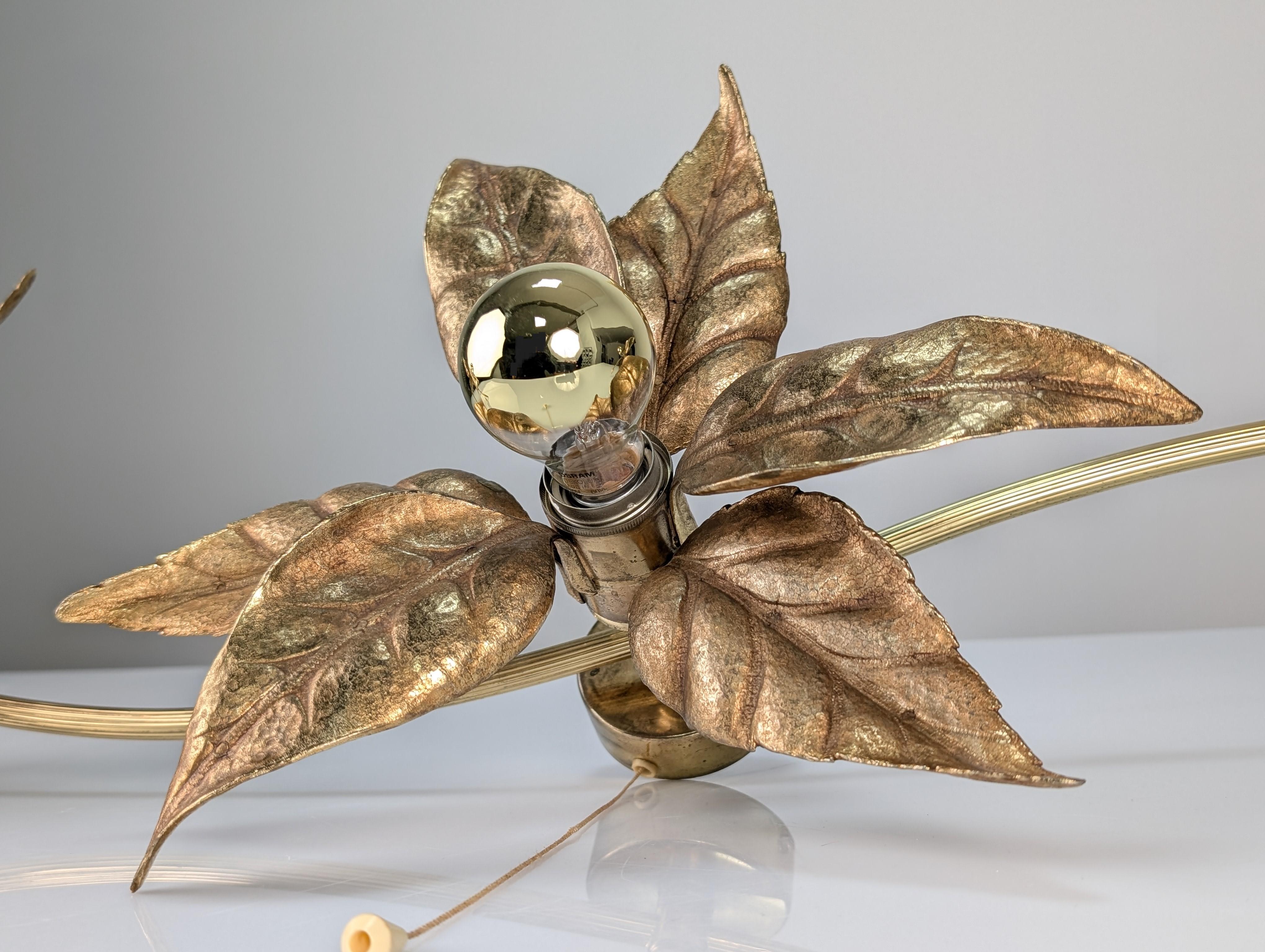Wall lamp with three flowers by Willy Daro, Belgium, 1970s In Good Condition For Sale In Benalmadena, ES