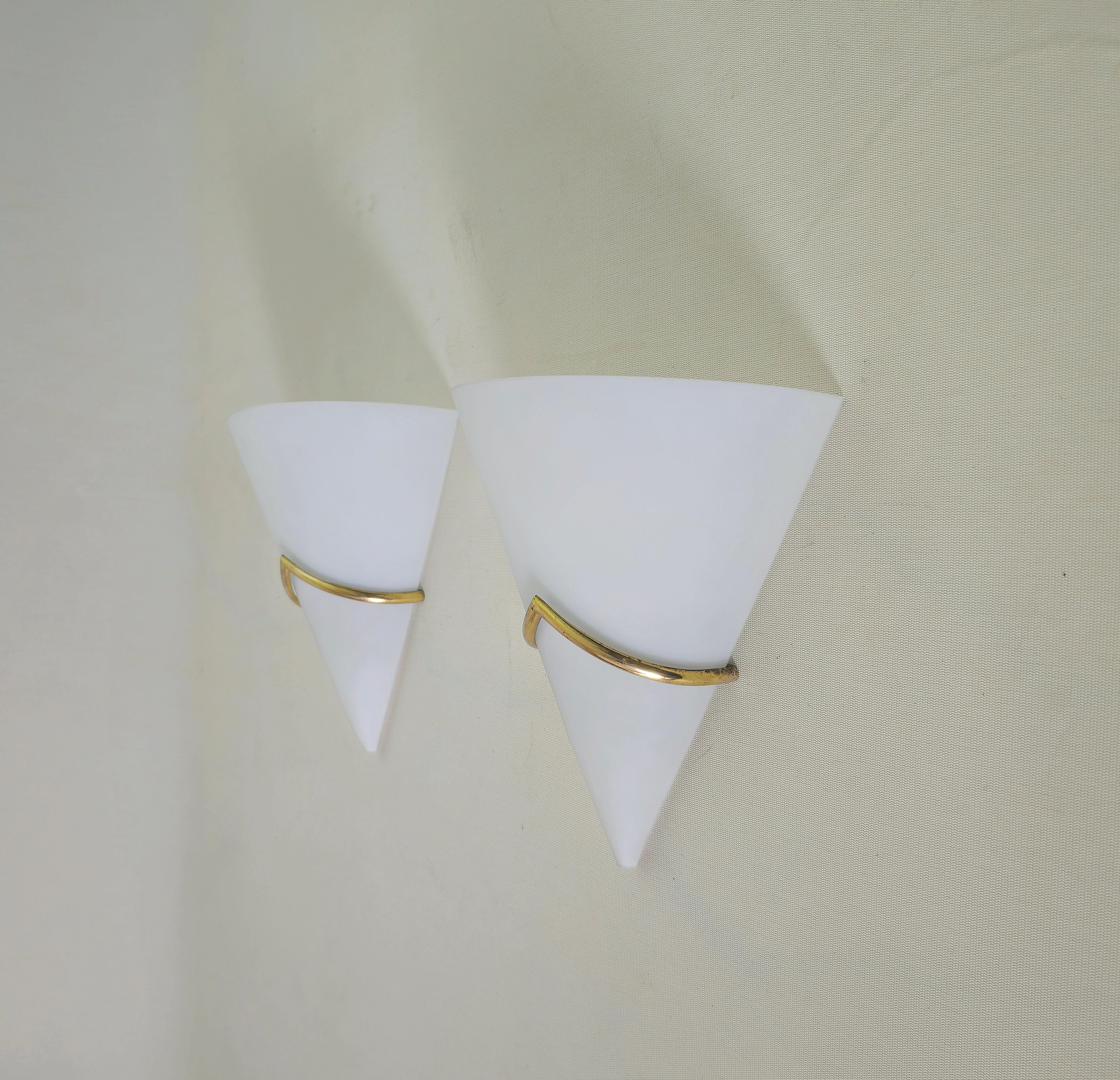 Wall Lamps Brass Opaline Glass Mid Century Italian 1950s Set of 2 Fontana Arte im Angebot 3