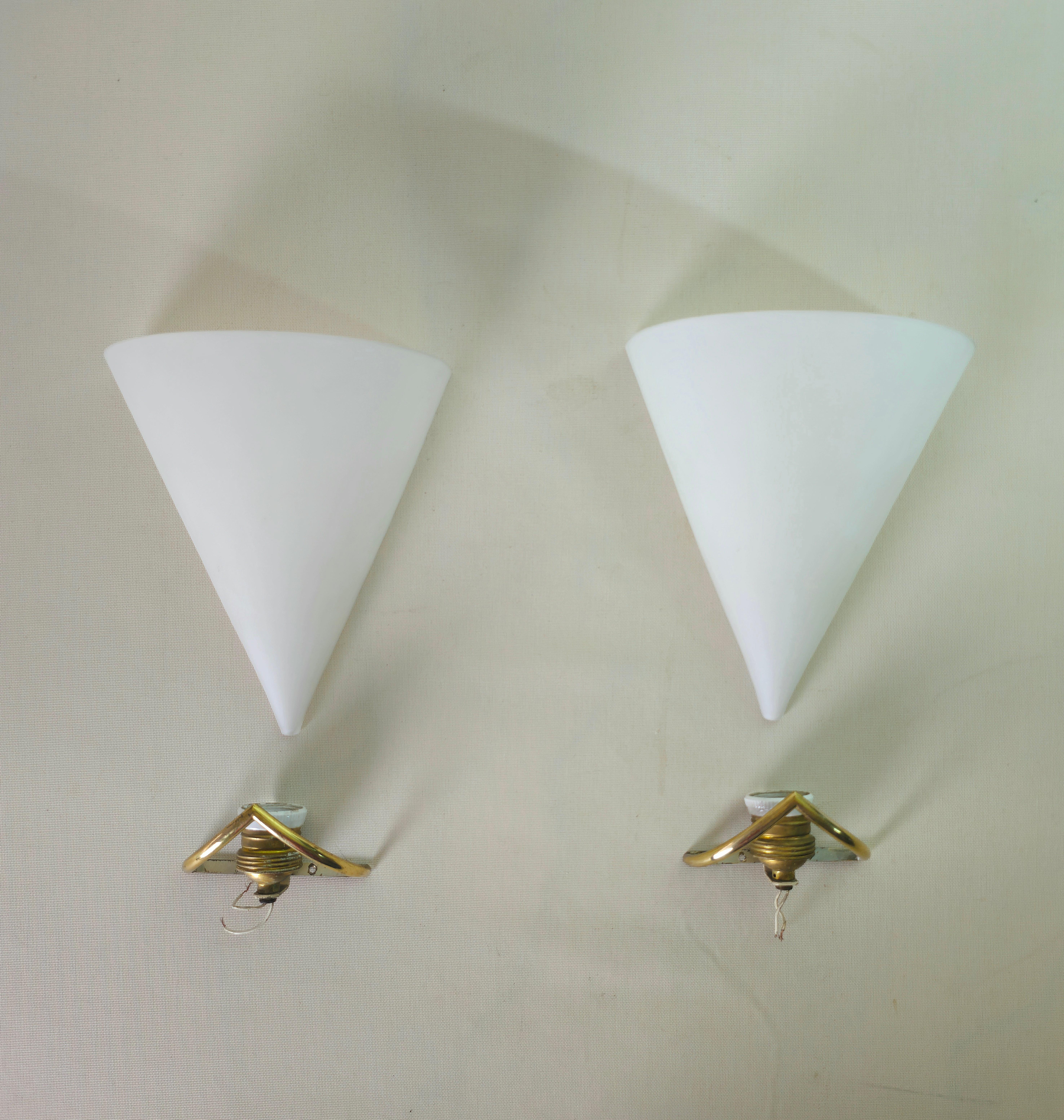 Wall Lamps Brass Opaline Glass Mid Century Italian 1950s Set of 2 Fontana Arte im Angebot 10