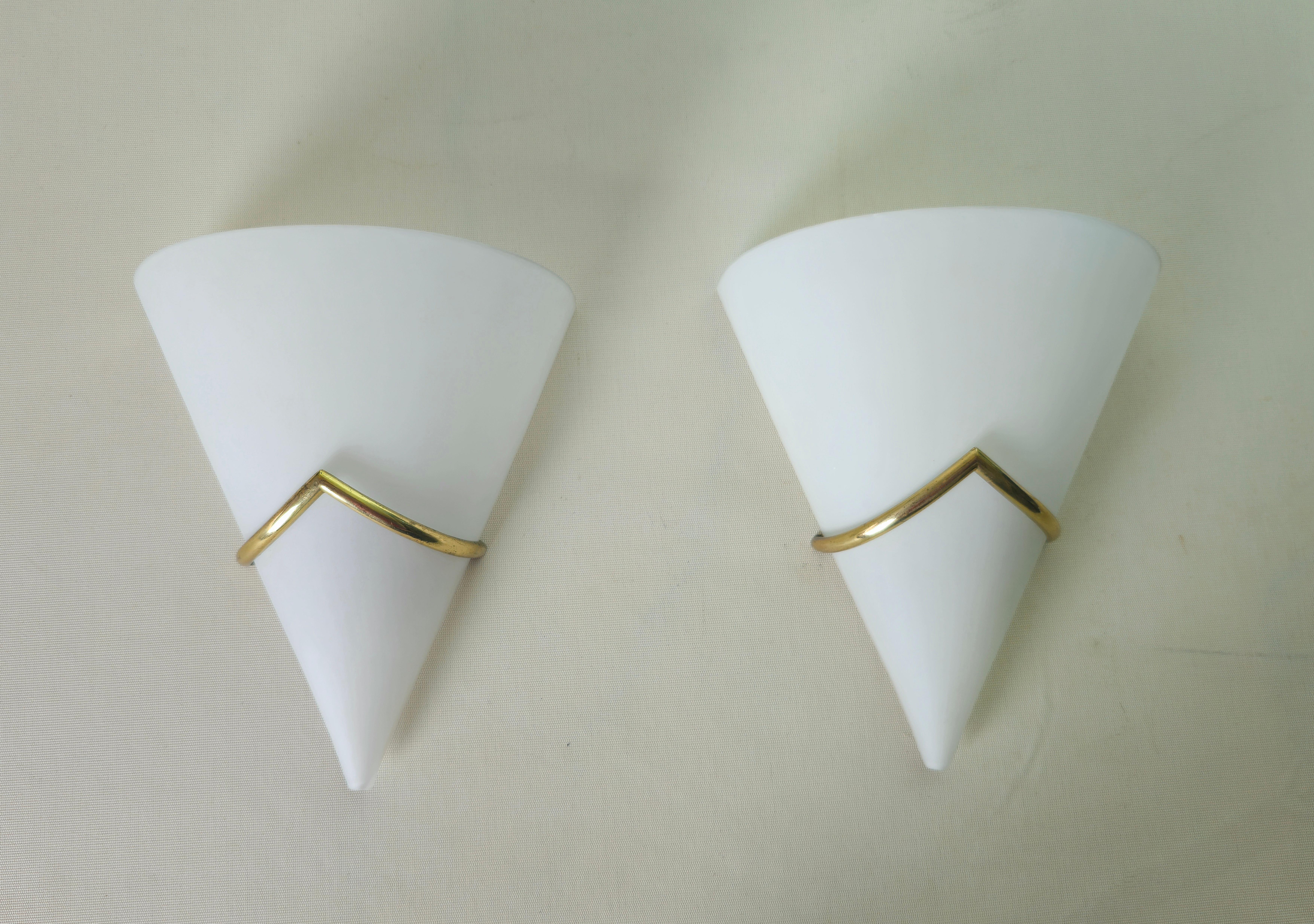 Wall Lamps Brass Opaline Glass Mid Century Italian 1950s Set of 2 Fontana Arte im Angebot 12
