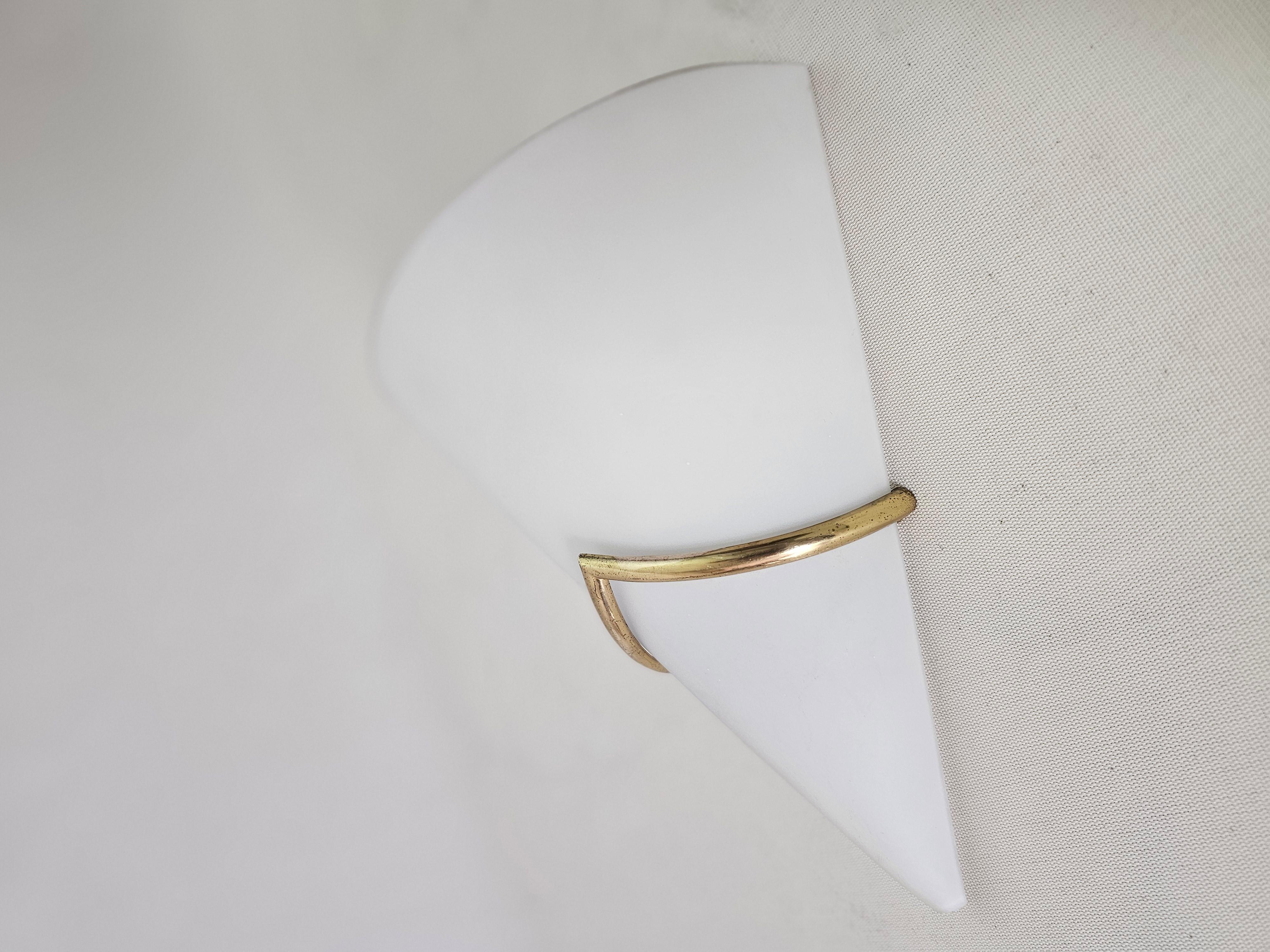 Wall Lamps Brass Opaline Glass Mid Century Italian 1950s Set of 2 Fontana Arte im Angebot 1
