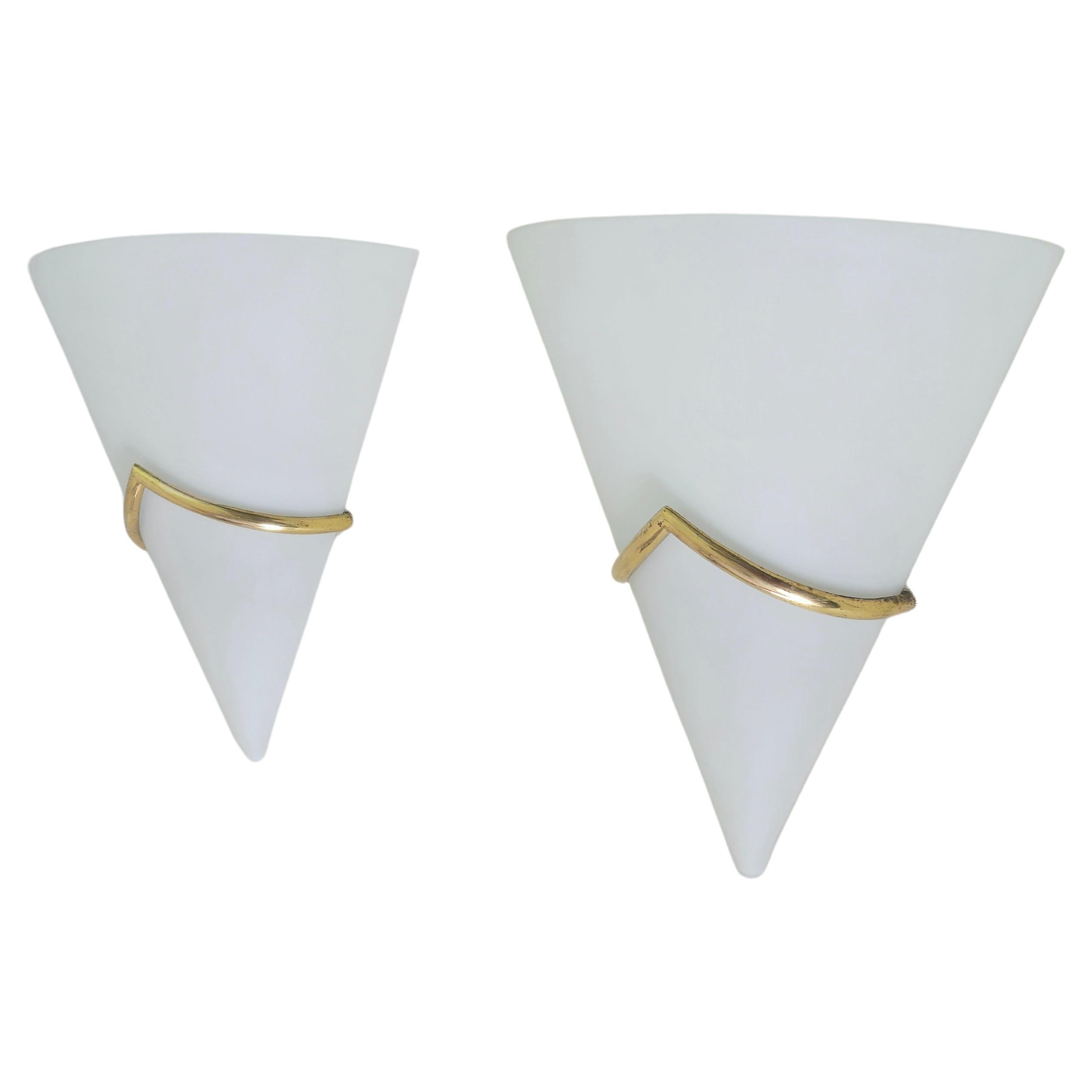 Wall Lamps Brass Opaline Glass Mid Century Italian 1950s Set of 2 Fontana Arte im Angebot