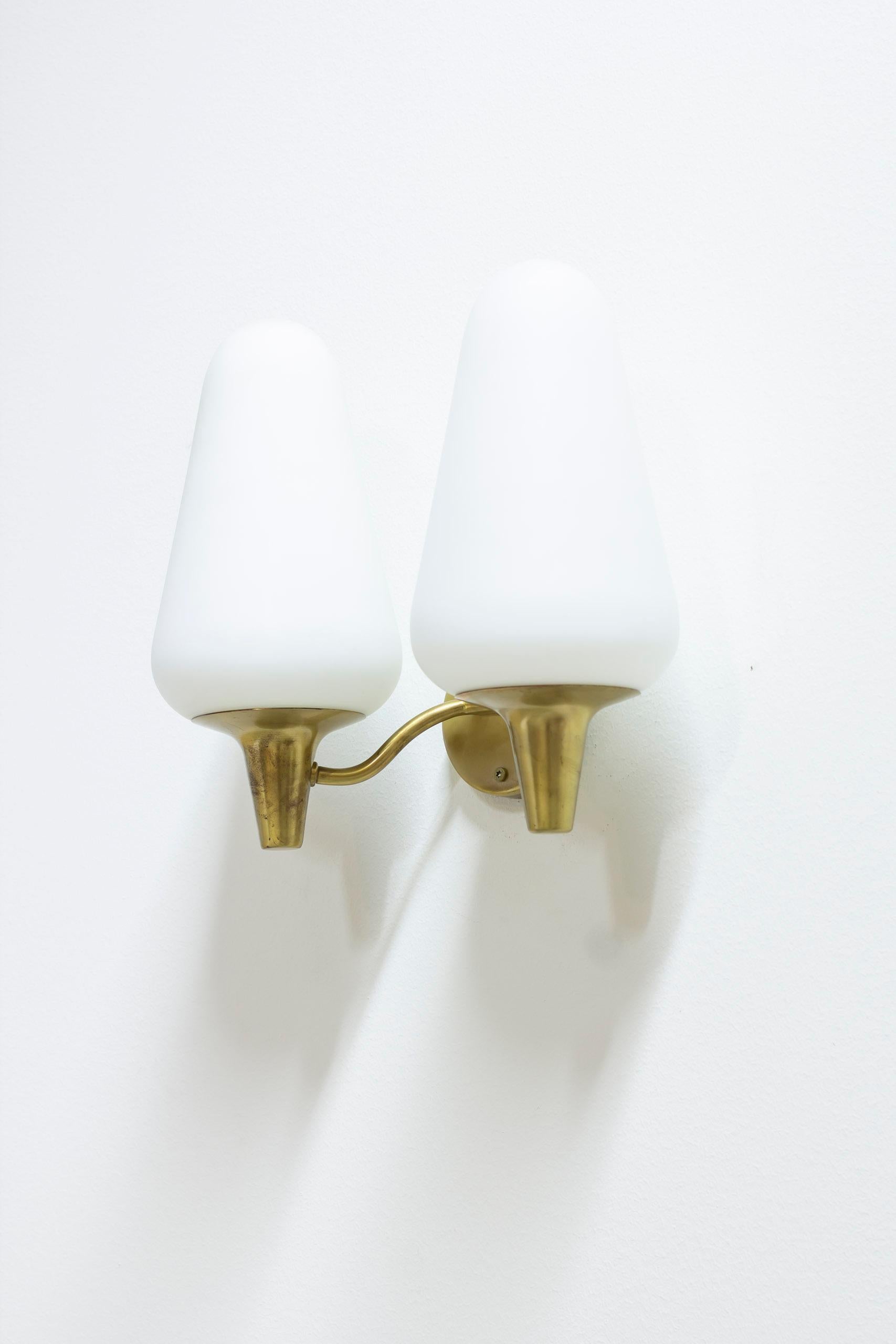 Wall Lamps in Brass and Glass by Harald Elof Notini, Böhlmarks , Sweden, 1940s For Sale 3