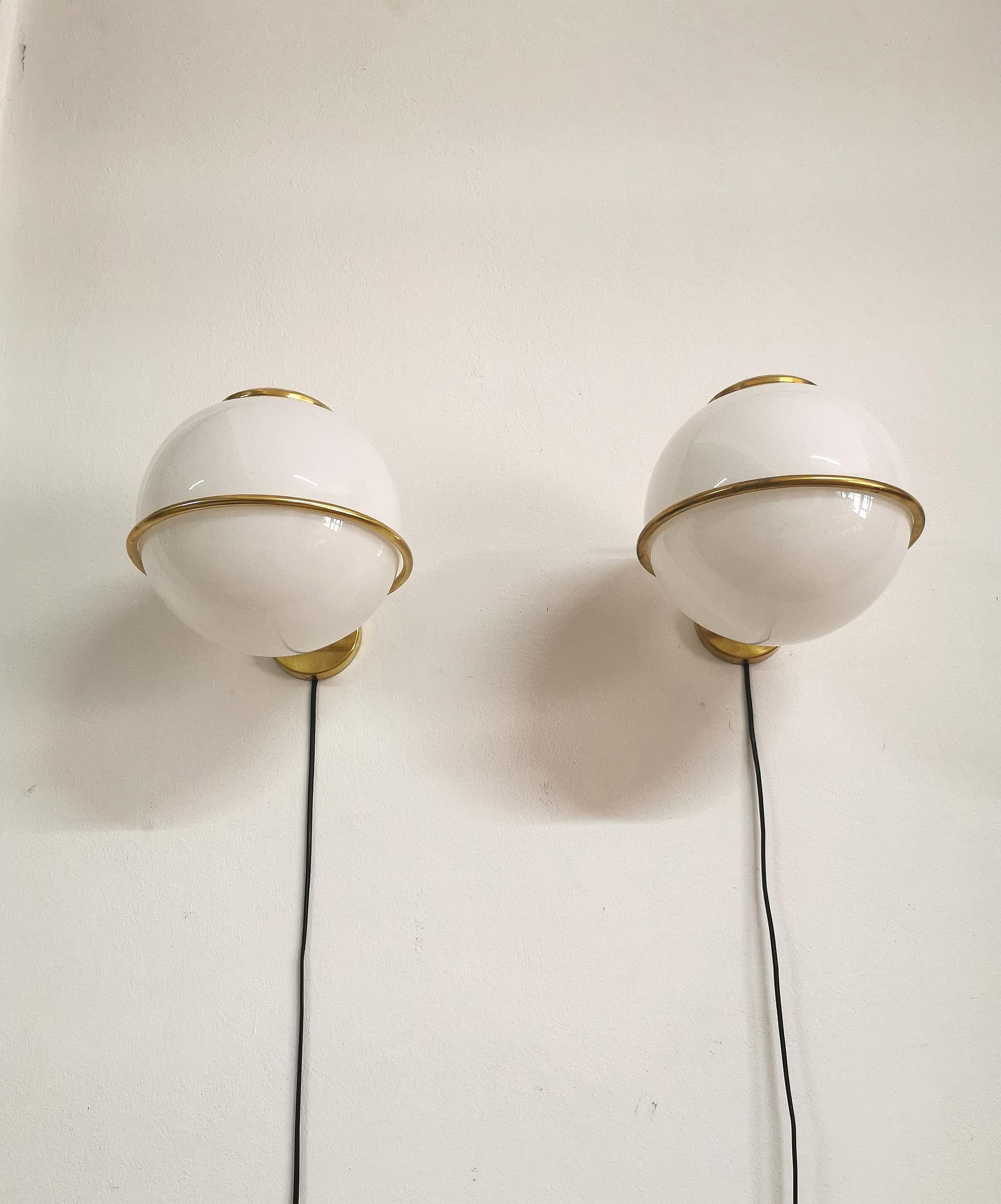 Wall lamps Brass White Glass Mid Century Italian Design 1960s Set of 5 In Good Condition In Palermo, IT