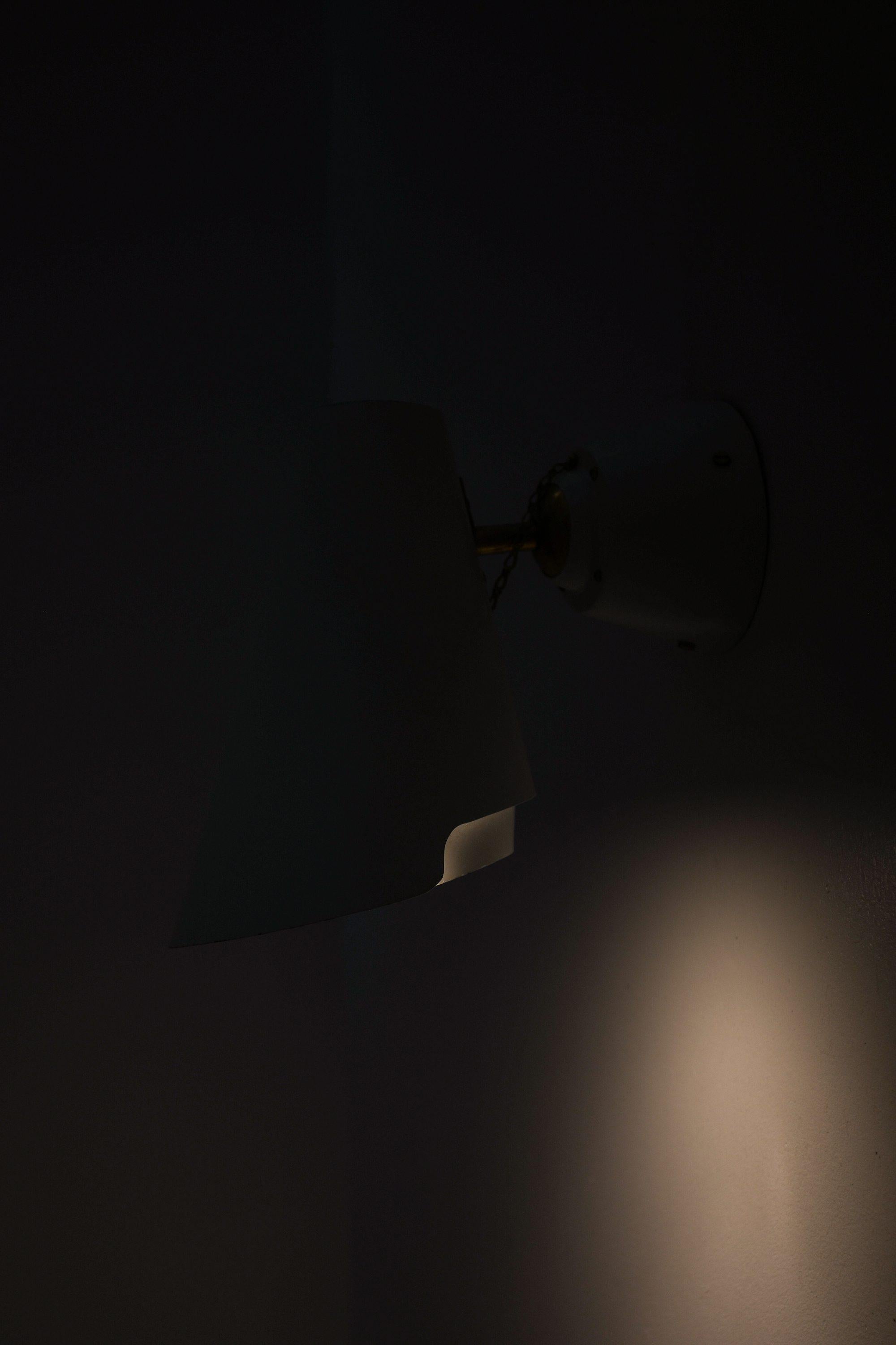 Lampade da parete in ottone e metallo laccato bianco di Paavo Tynell, anni '50

Informazioni aggiuntive:
Materiale: Ottone e metallo laccato bianco
Stile: Metà secolo, Scandinavo
Rarissime lampade da parete modello 2351
Prodotto da Idman in