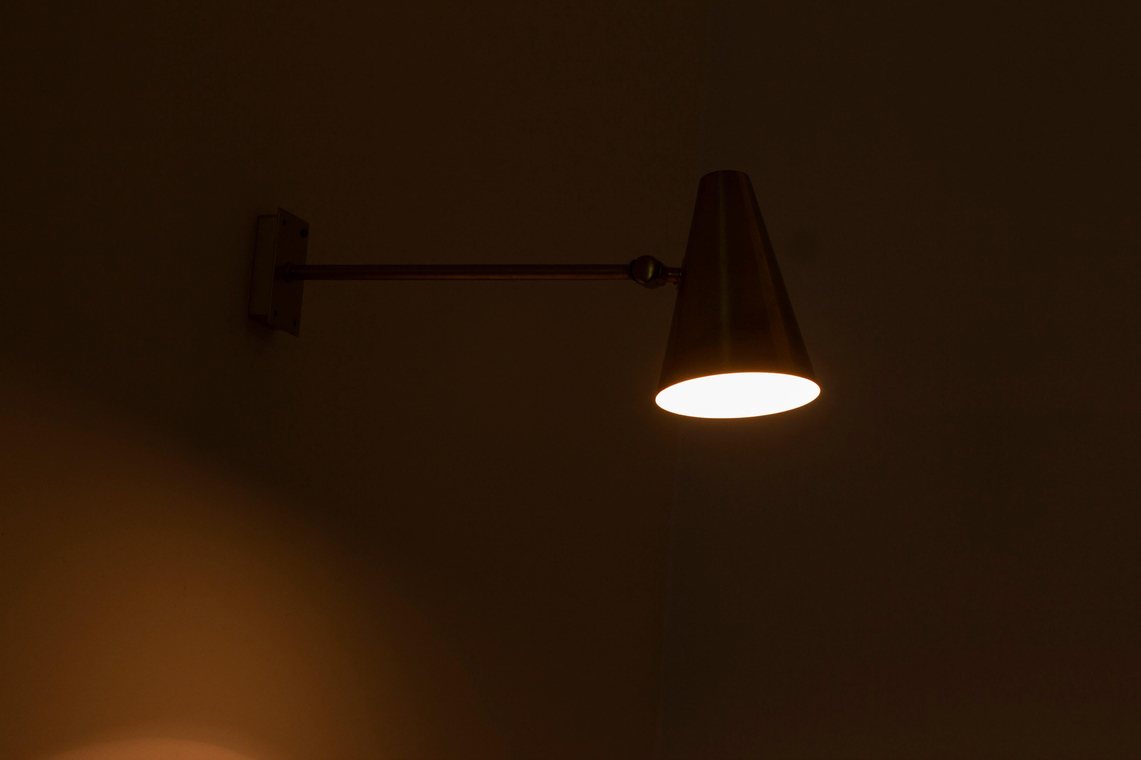 Milieu du XXe siècle Lampes murales en laiton, modèle 6255 de Falkenbergs belysning, Suède, années 1960 en vente