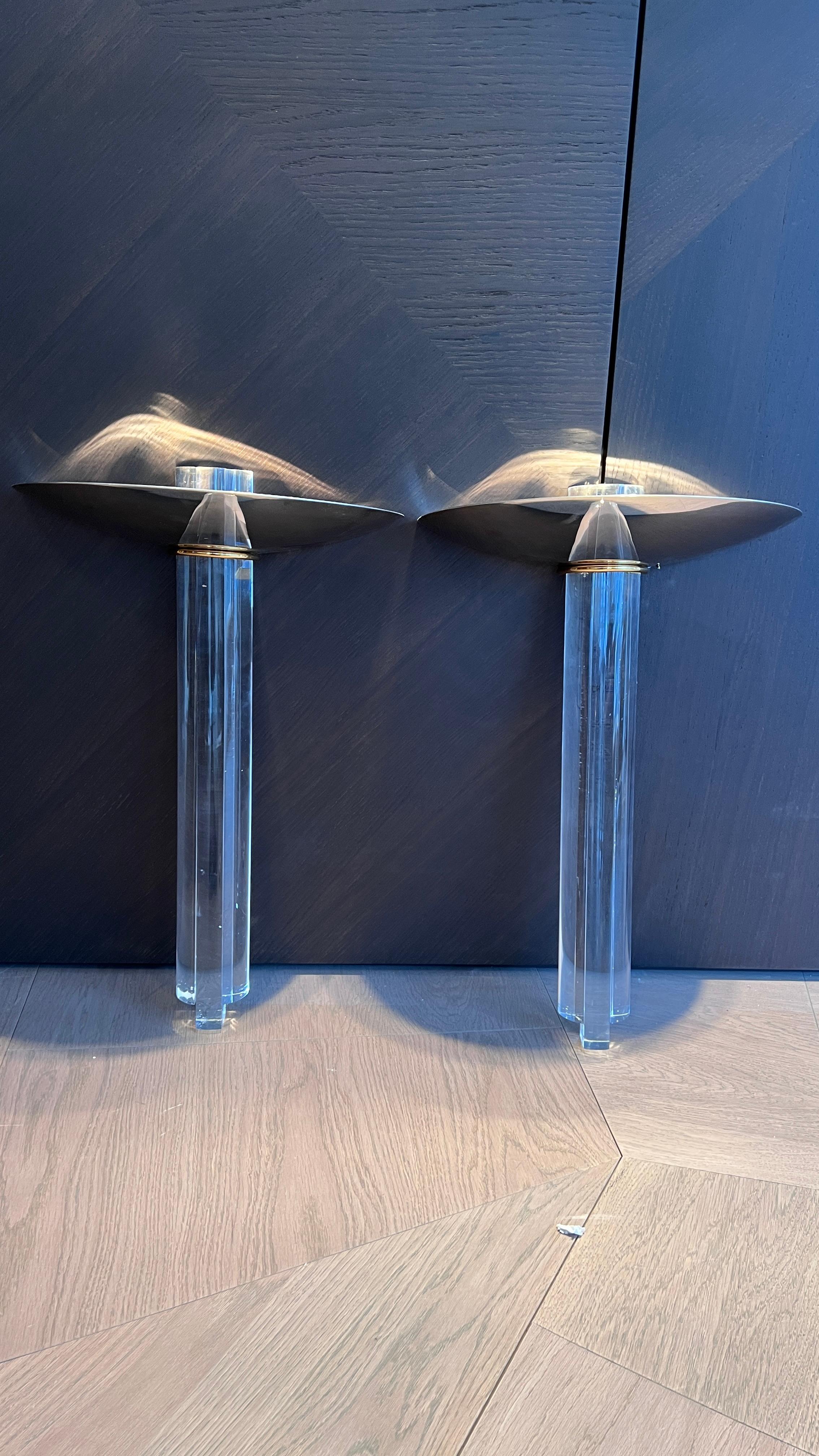 Enhance your interior with this exquisite set of two wall lamps made of high-quality plexiglass. These elegant lamps combine timeless design with modern sophistication, making them the perfect addition to any space. The sleek and minimalist