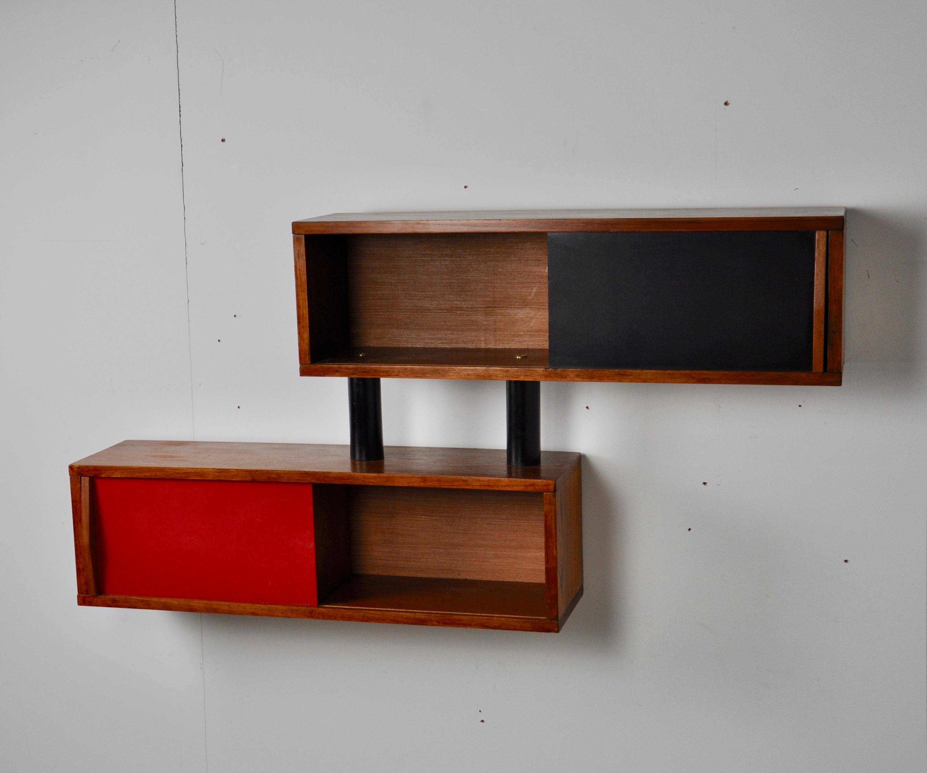 Wall shelves to hang on the wall. It is composed of 2 doors in black and red.