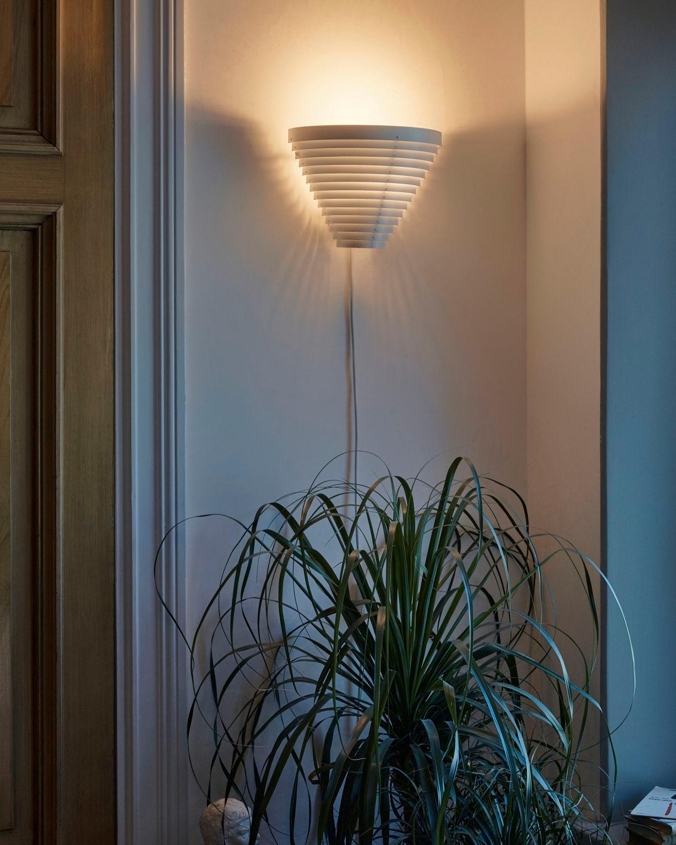 Wall Light A910 by Alvar Aalto for Artek For Sale 2