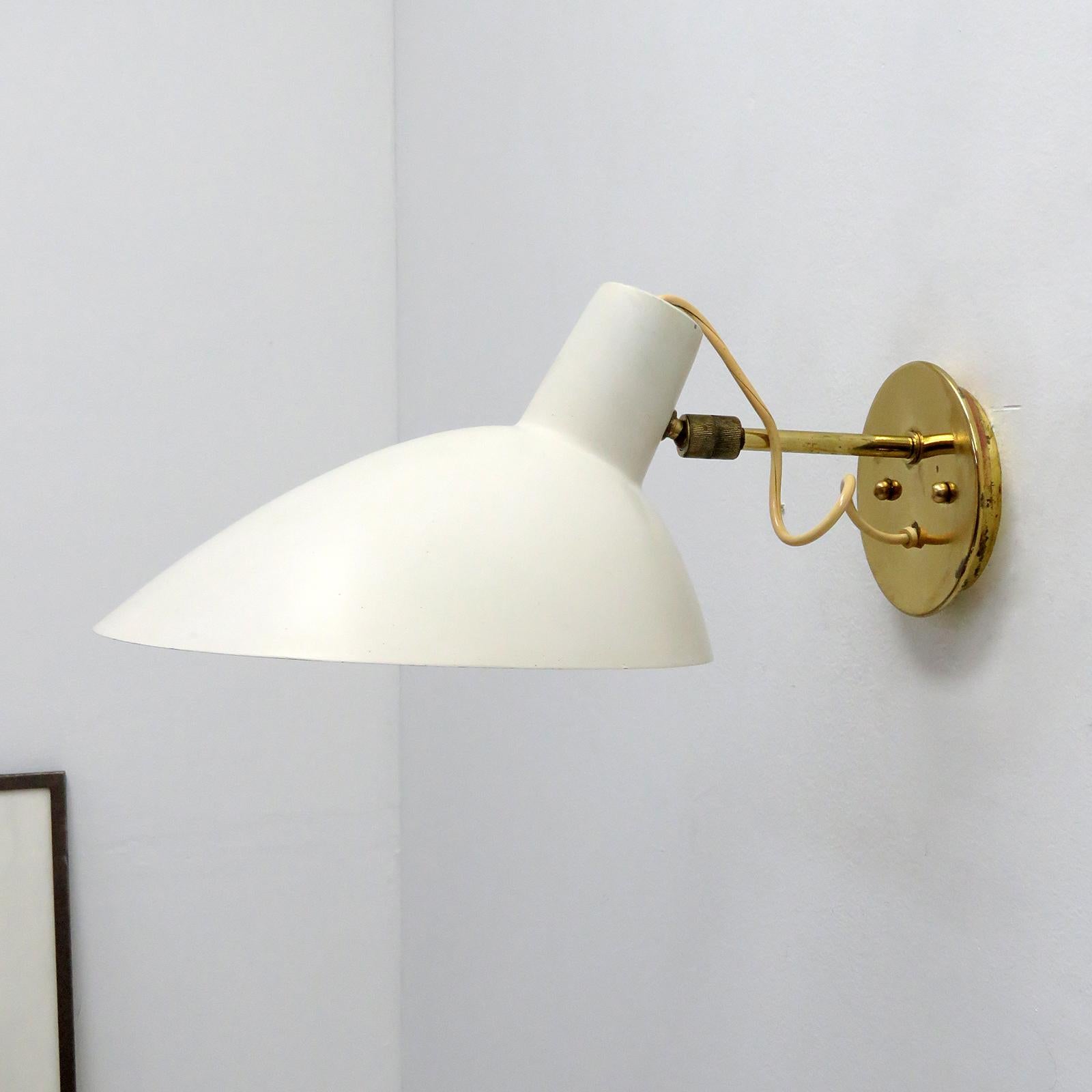 Wall Light by Vittoriano Viganò for Arteluce, 1950 In Good Condition For Sale In Los Angeles, CA