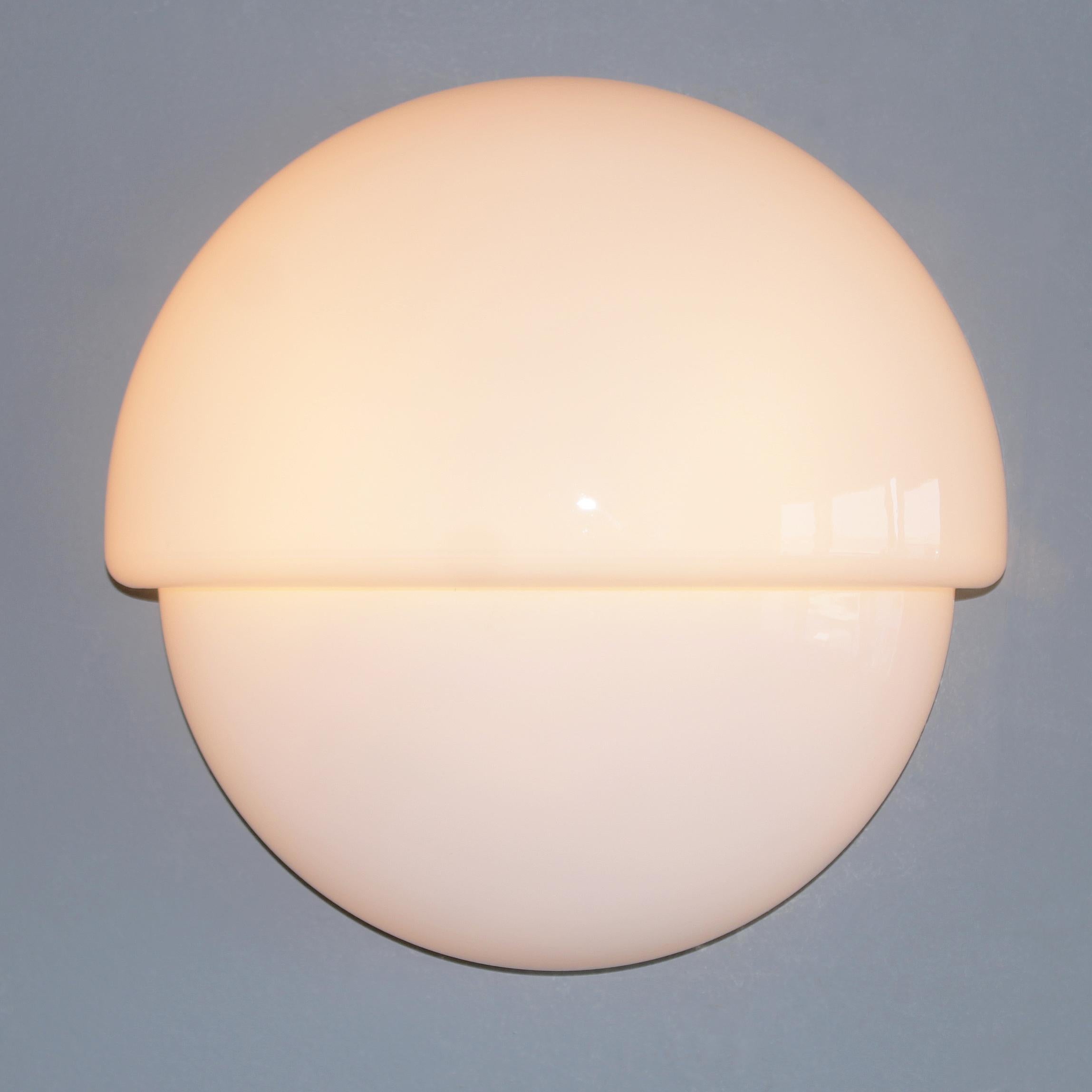 Mid-Century Modern Wall Light 'Grande Mania' by Vico Magistretti for Artimide Italy