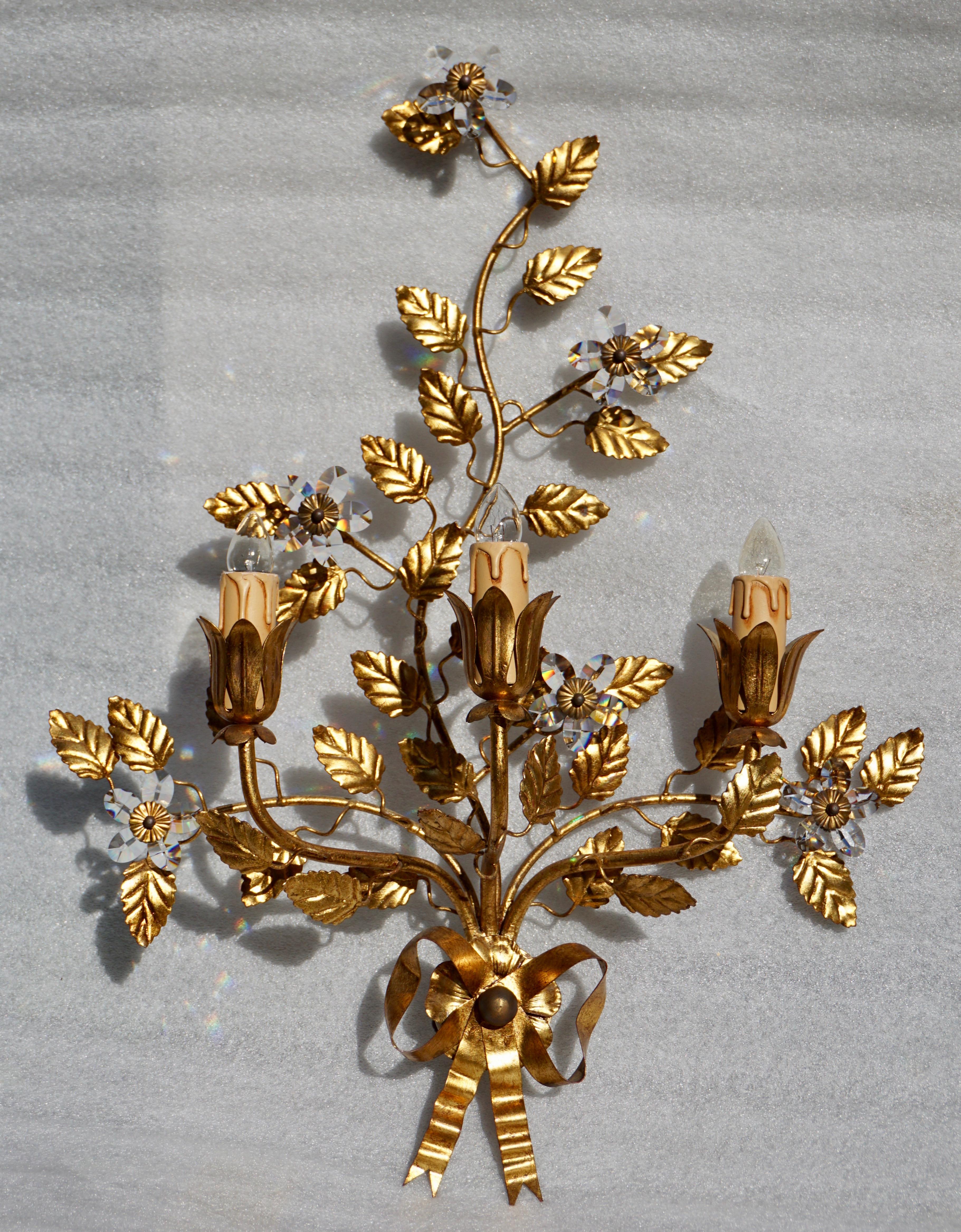 Mid-Century Modern Wall Light in Brass with Crystal Flowers For Sale
