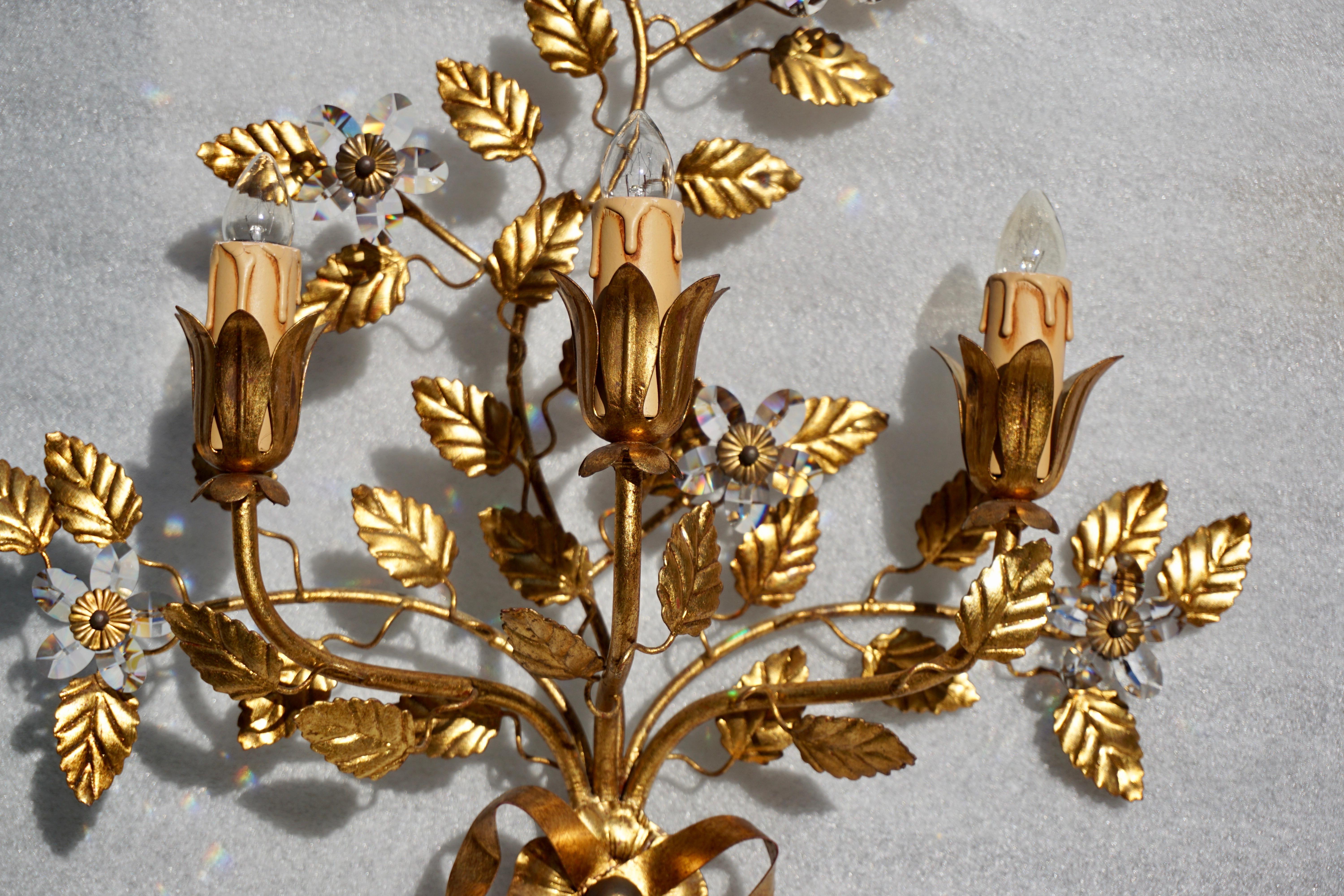 Italian Wall Light in Brass with Crystal Flowers For Sale