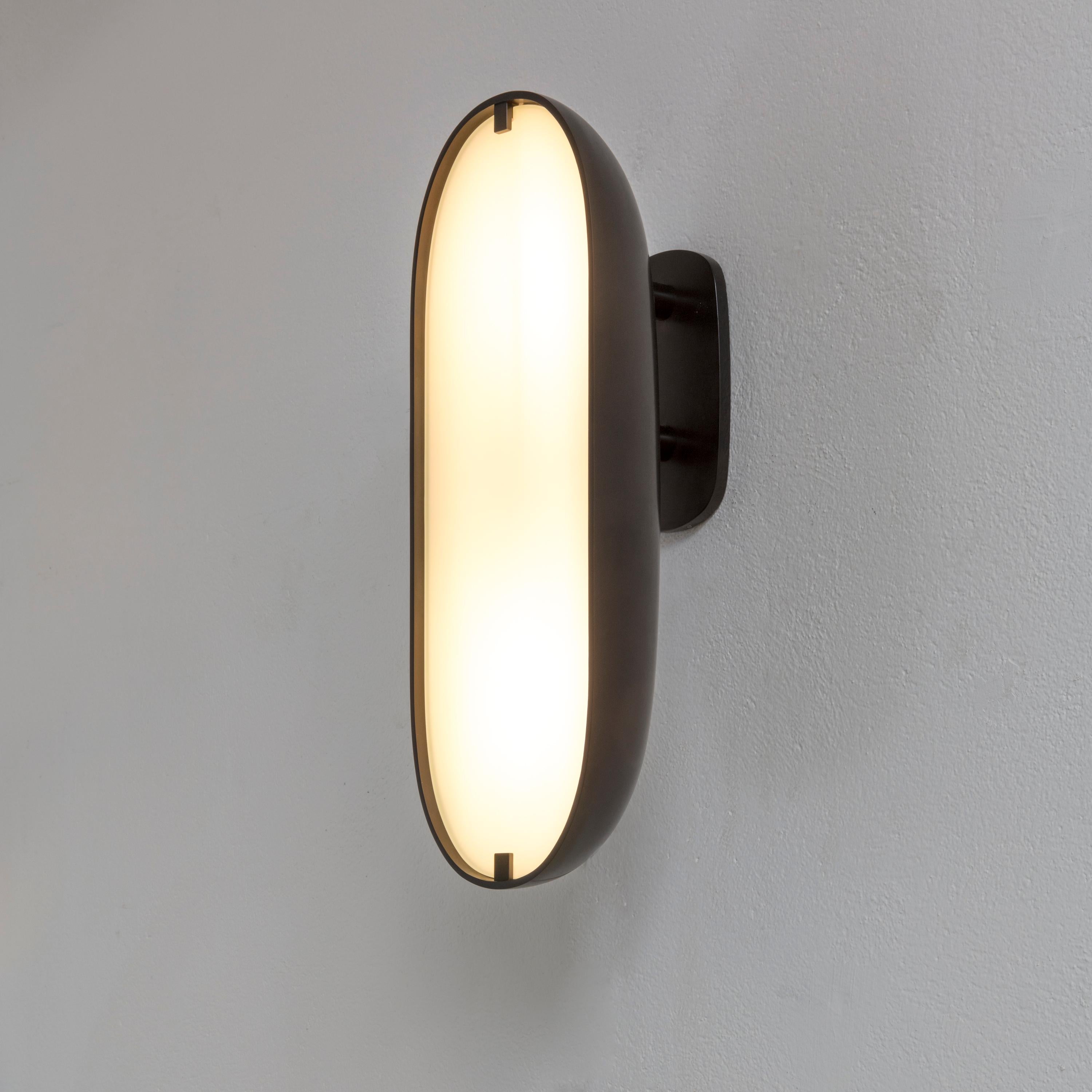Wall Light in Bronze by Tinatin Kilaberidze In New Condition For Sale In New York, NY
