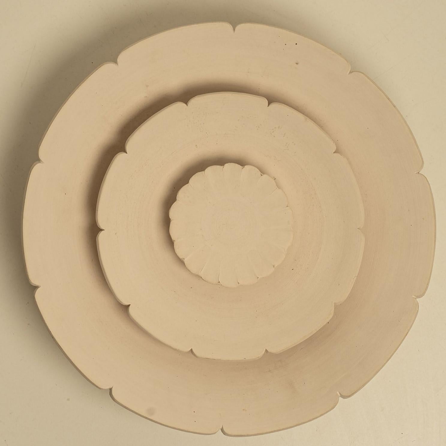 Spectaculaire applique murale circulaire en céramique, avec de beaux accents. Fabriqué au Danemark dans les années 1970. En excellent état, dans le style de Condit. Une belle applique murale qui s'intègre à de nombreux intérieurs. Illumine