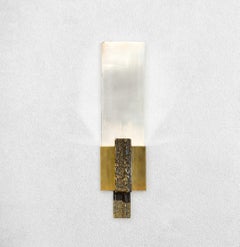 Applique LAM, Ottone fuso con forma organica di selenite, Cinabre Gallery