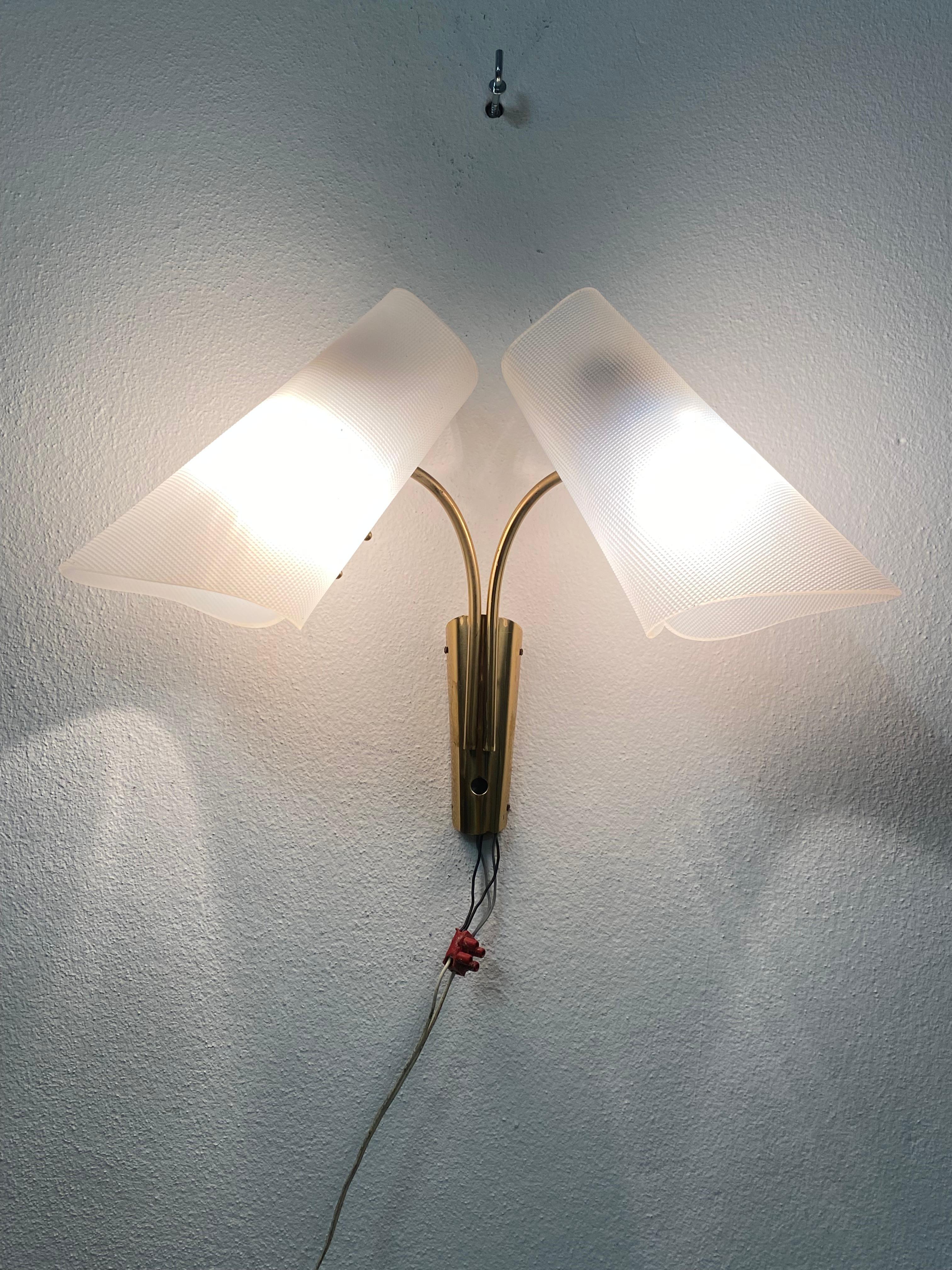 Aplique de pared Lucite Sconce de J.T. Kalmar en venta 3