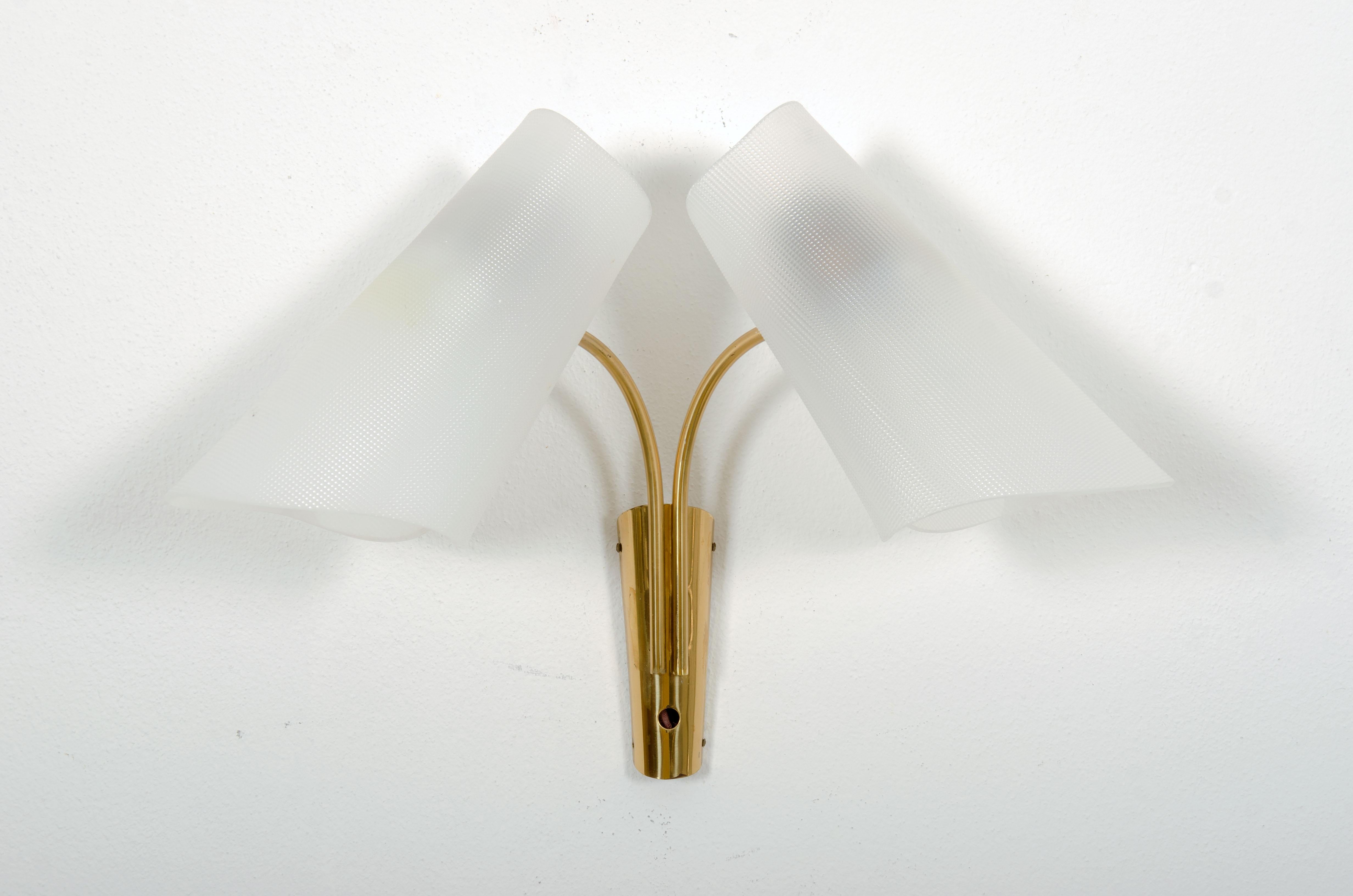 Wall Light Lucite Sconce by J.T. Kalmar In Good Condition For Sale In Vienna, AT