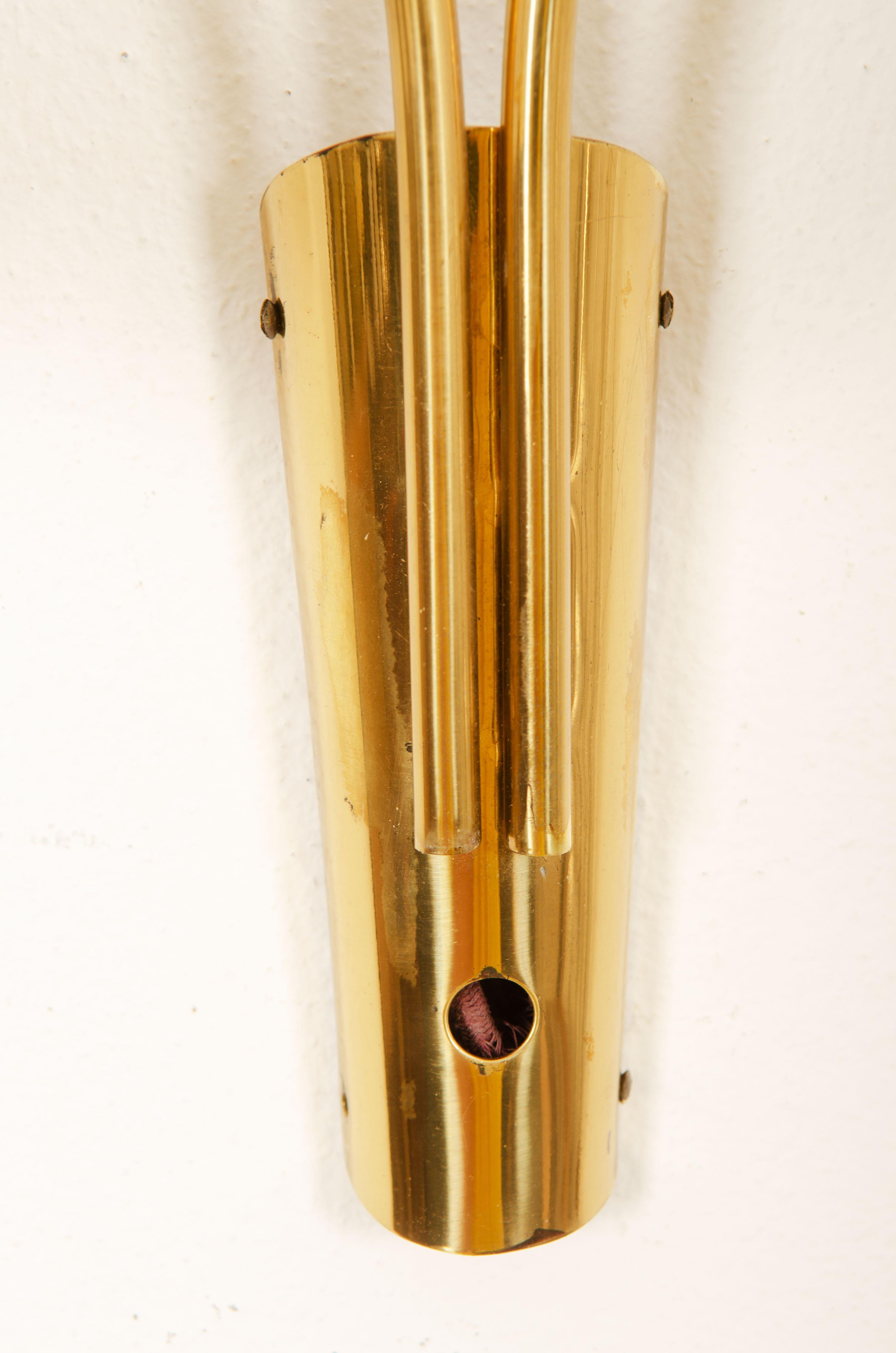 Aplique de pared Lucite Sconce de J.T. Kalmar Latón en venta