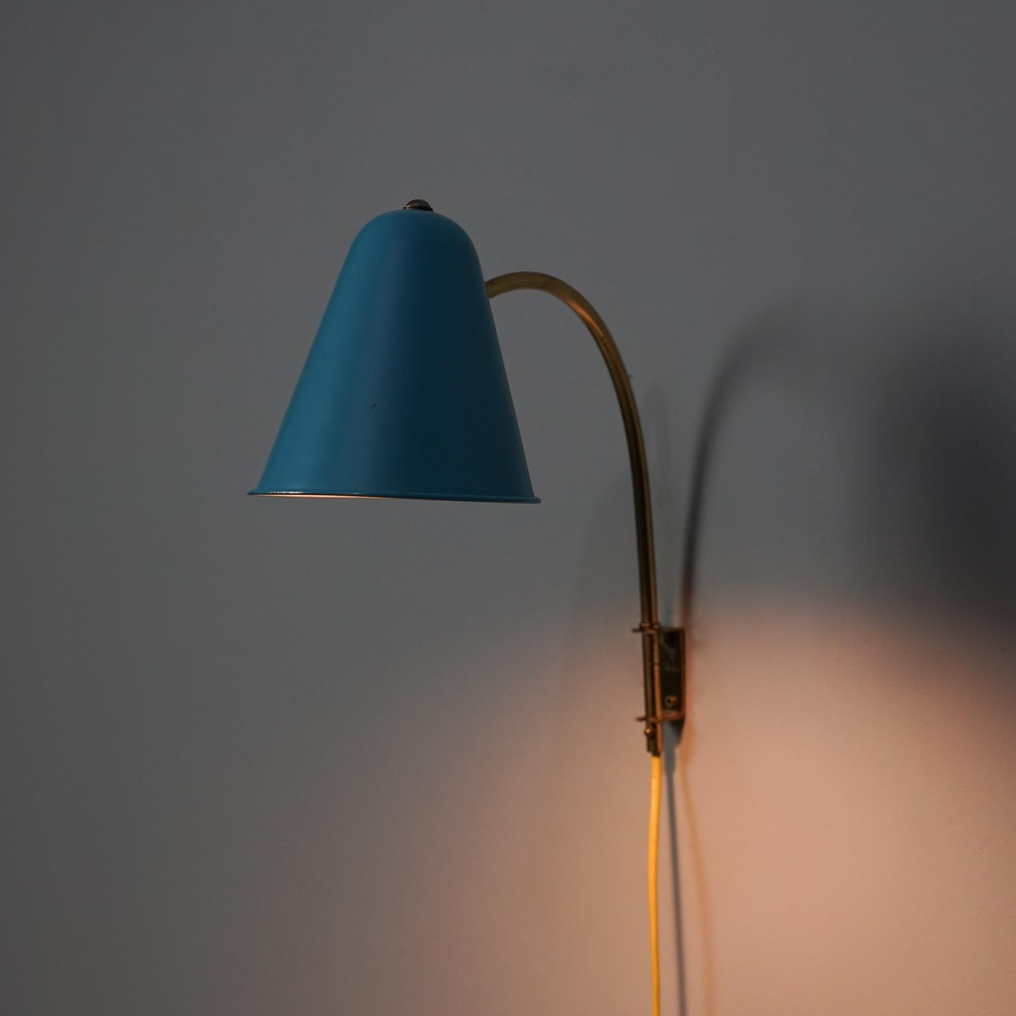 Wall Light Model 71030, Paavo Tynell, Idman Oy, 1960s (Mitte des 20. Jahrhunderts) im Angebot
