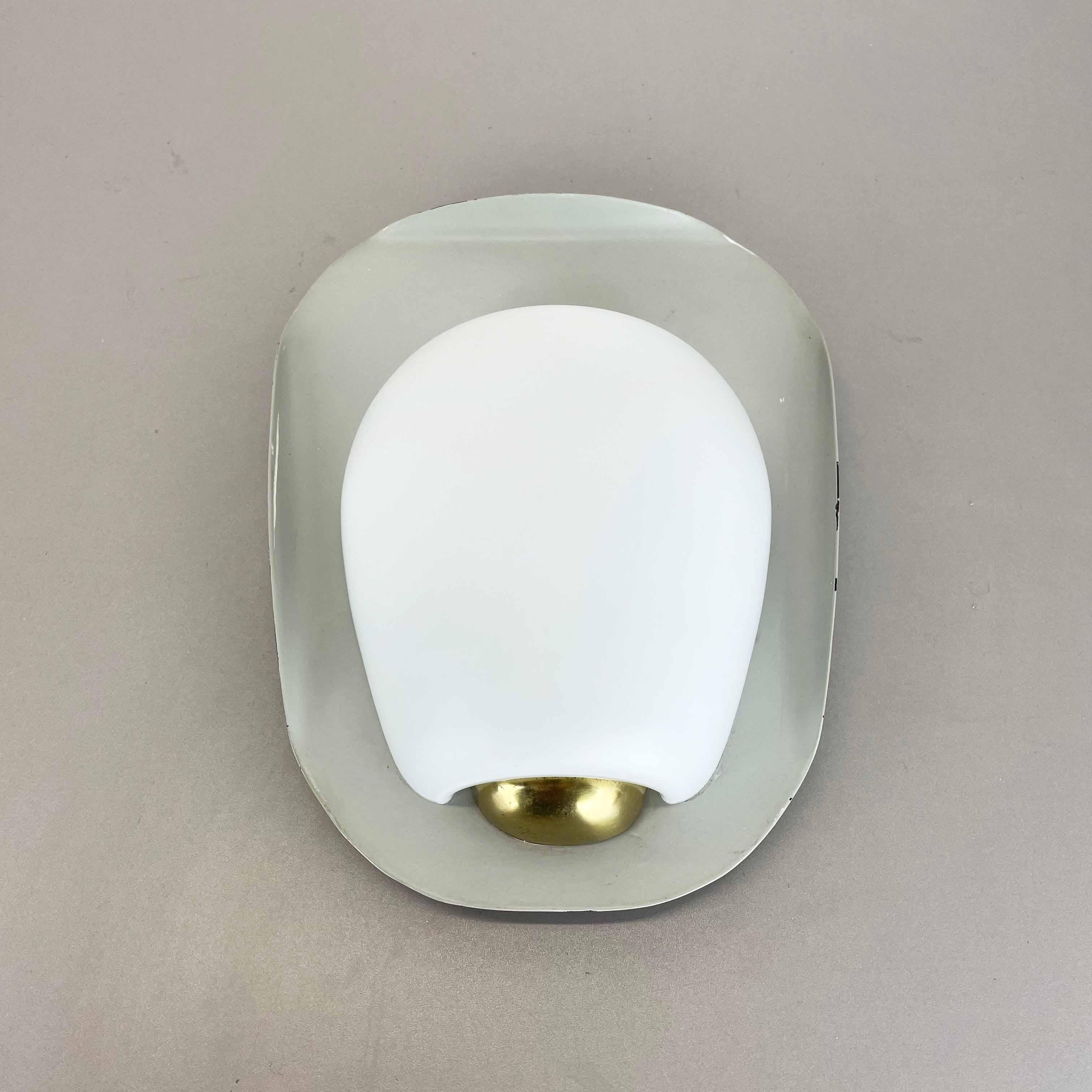 Artículo:

aplique de metal y porcelana modelo 