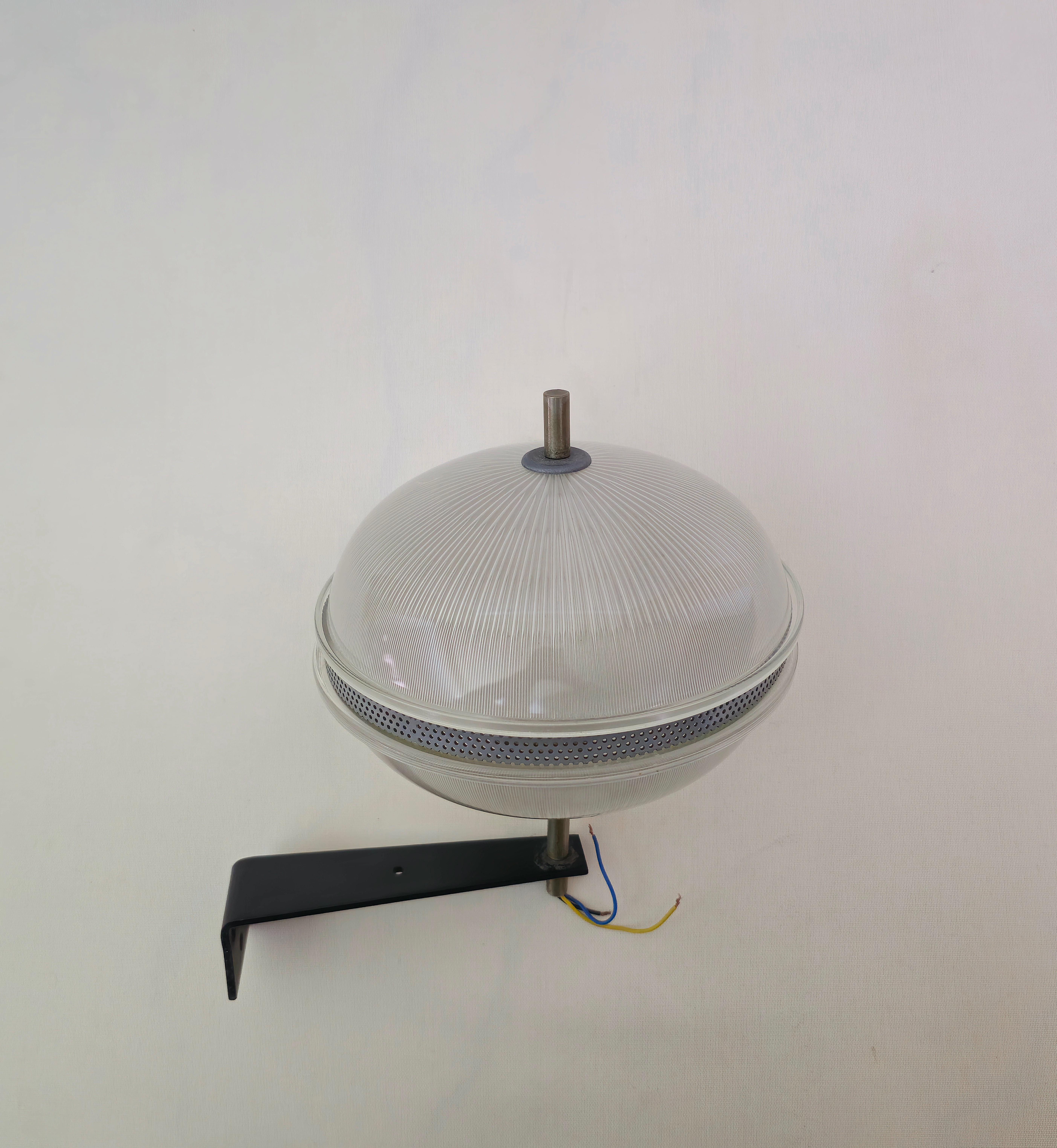 Wall lamp made with a black enamelled metal wall plate, nickel-plated brass support and central nickel-plated metal grid that separates two half-moon shaped ribbed glasses. BBPR and Artemide, Italy in the 60s.


Note: We try to offer our customers