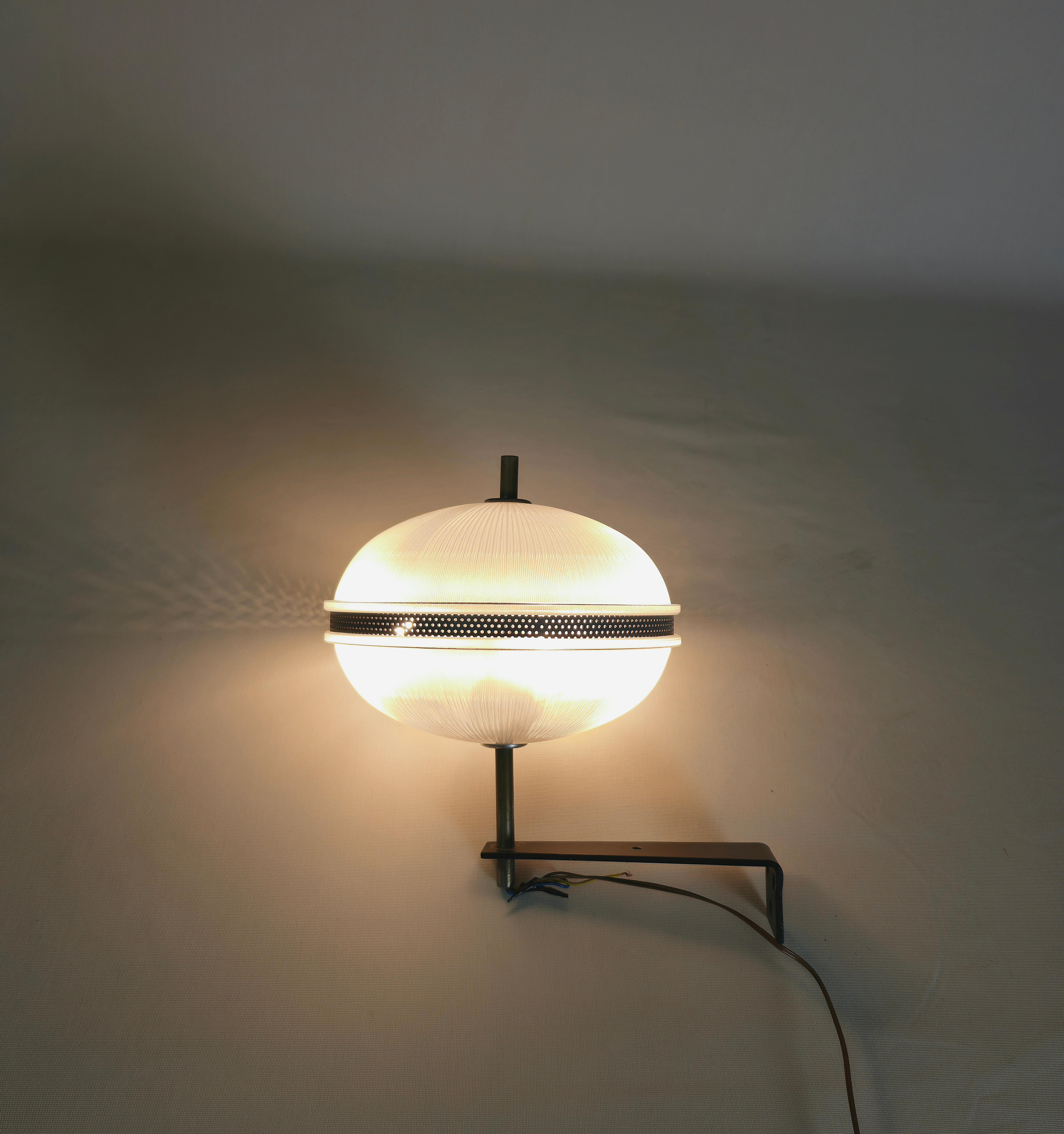 Wall Light Sconce Brass Glass Metal BBPR for Artemide Midcentury Italy 1960s In Good Condition For Sale In Palermo, IT