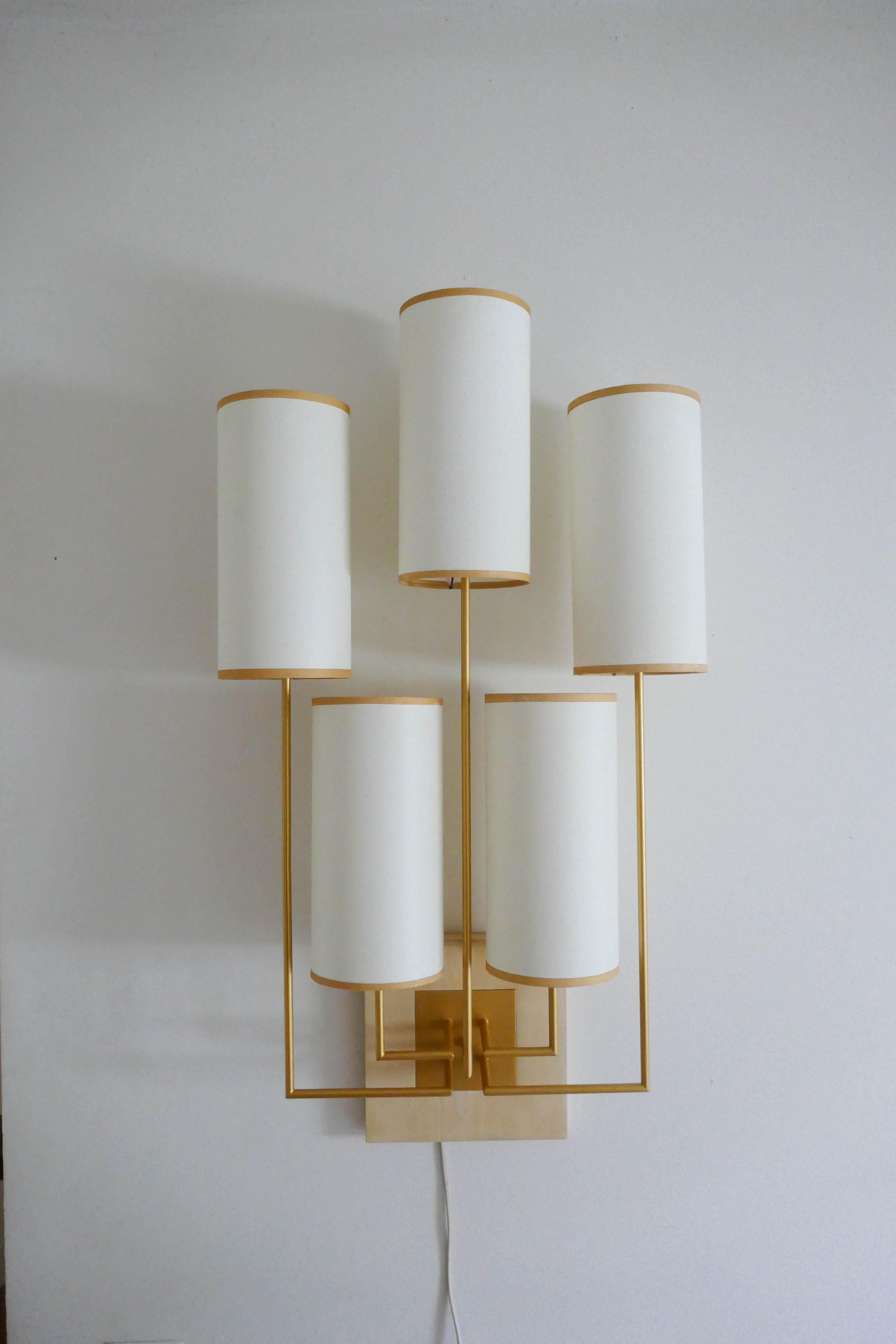 Wall Light, Sconce in Gold Patina And Chestnut Wood In Good Condition For Sale In SENLIS, OISE