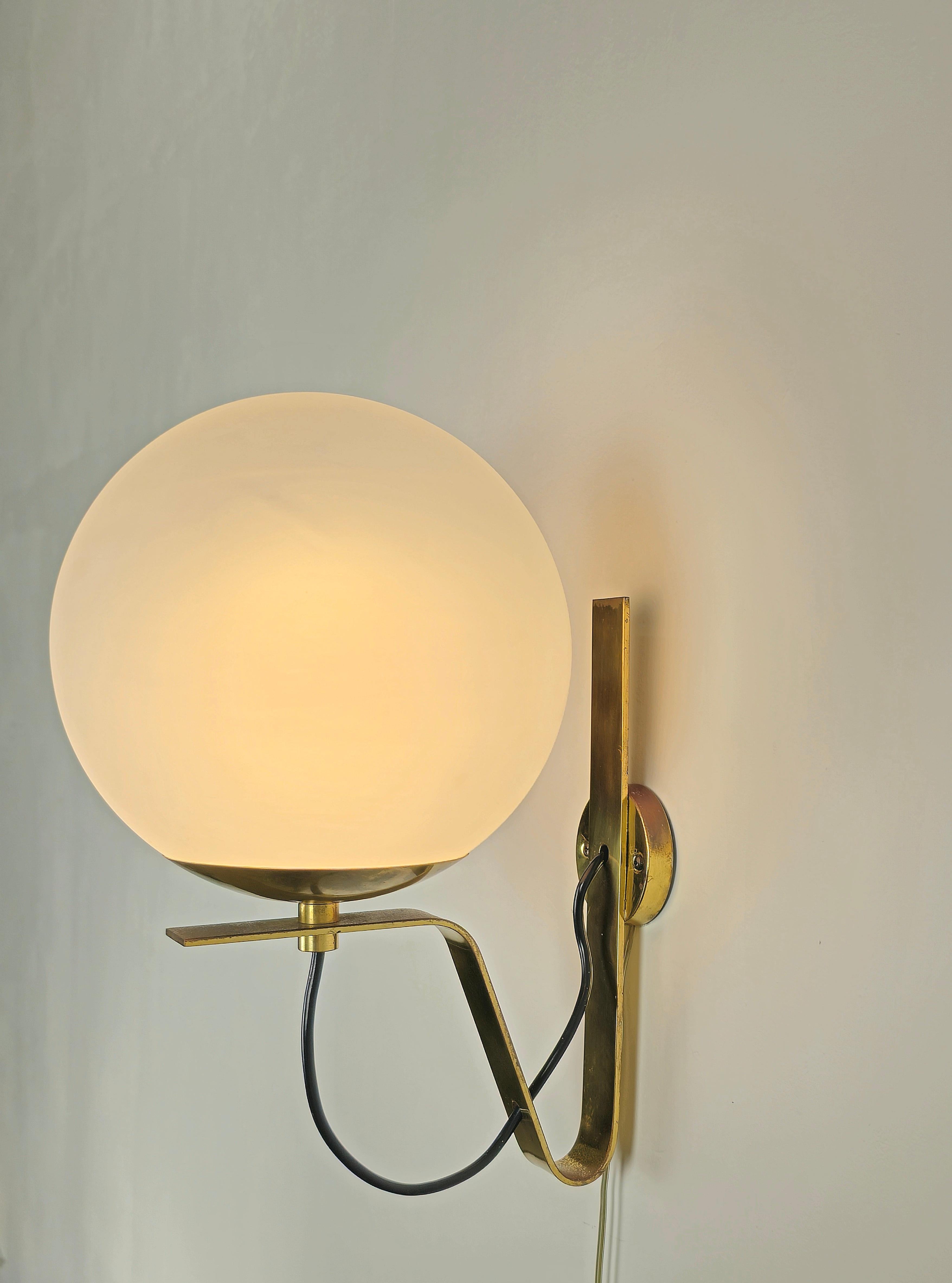 Wall lamps designed by the well-known designer Sergio Asti and produced by Artemide in the 60s. The wall lamp has a structure with curved brass bands which supports a spherical sandblasted white glass.



Note: We try to offer our customers an