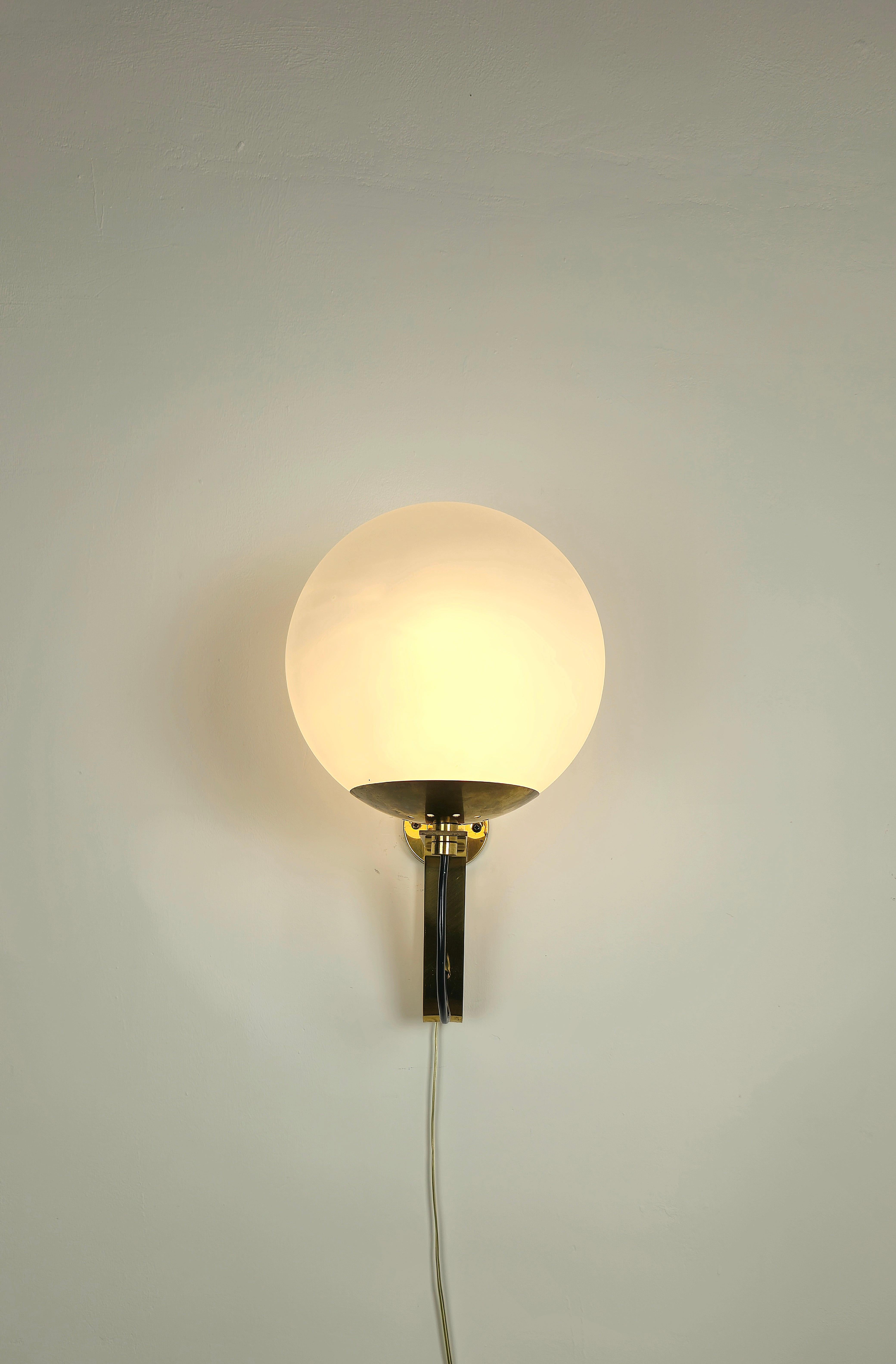 Wall Light Sconce Sergio Asti for Artemide Brass Glass Midcentury Italy 1960s In Good Condition For Sale In Palermo, IT