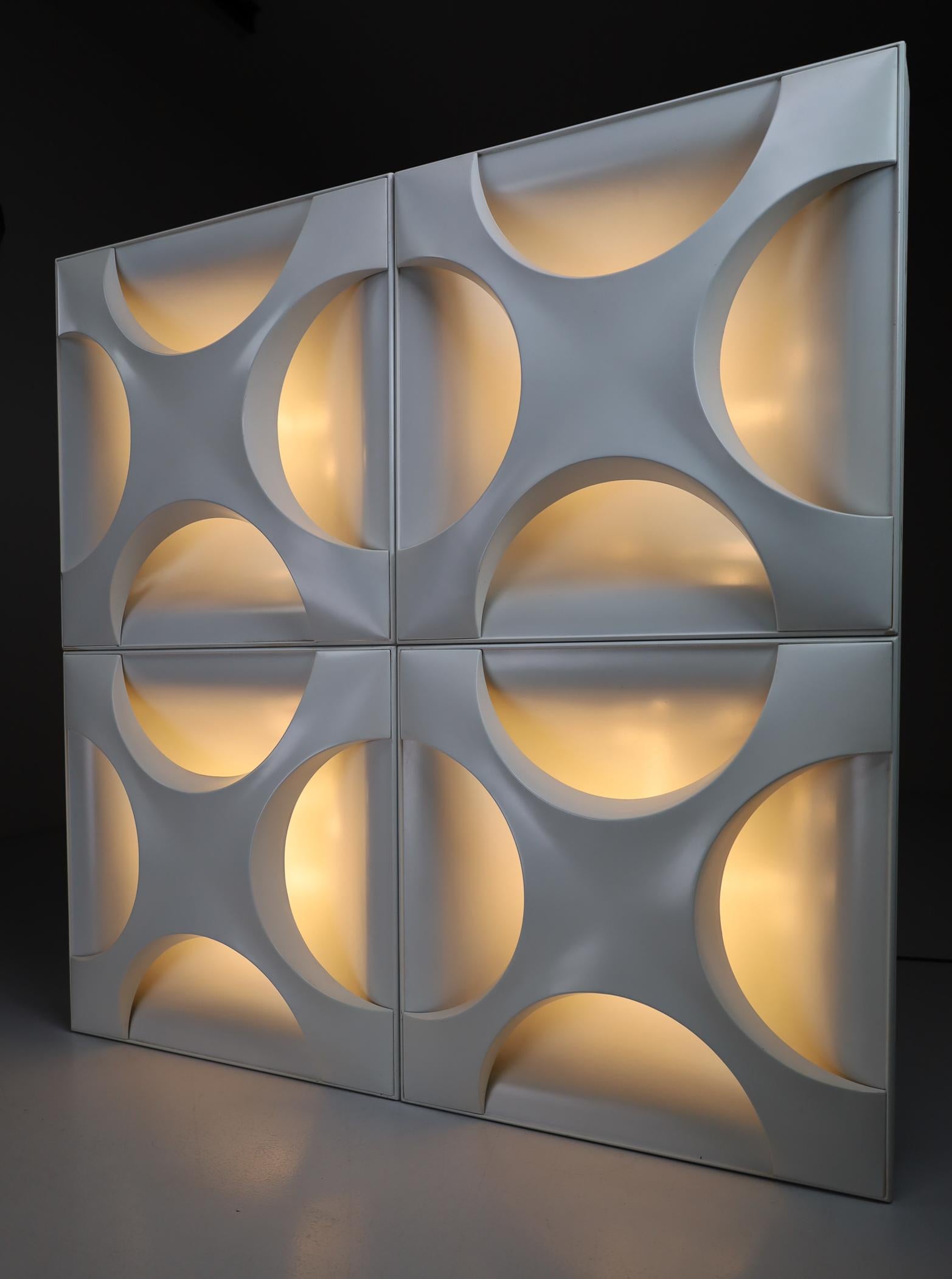 Large wall light sculpture designed by Dieter Witte and Rolf Krüger for Staff Leuchten, Germany, 1968.

Overwhelming oyster lacquer white wall light sculpture size 1.25 meter x 1.25 meter. 4 oyster elements built in a wooden frame to be arranged