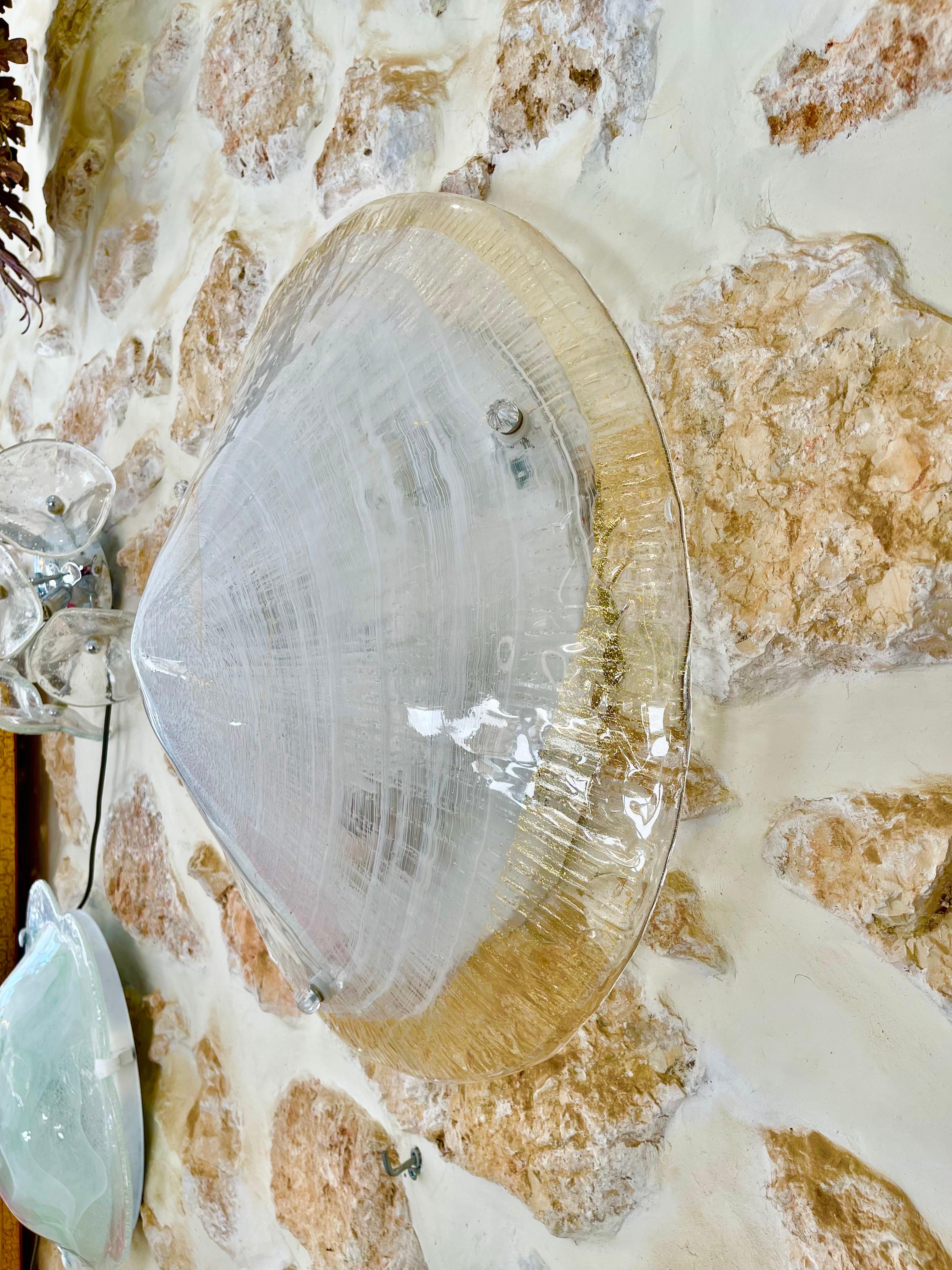 Vetro di Murano  illuminazione a parete o ad incasso , Italia, fine anni '80

Si tratta di lampade da soffitto o da parete in vetro di Murano con una staffa in metallo con incrostazioni dorate, provenienti dalla produzione di Murano, Italia, alla