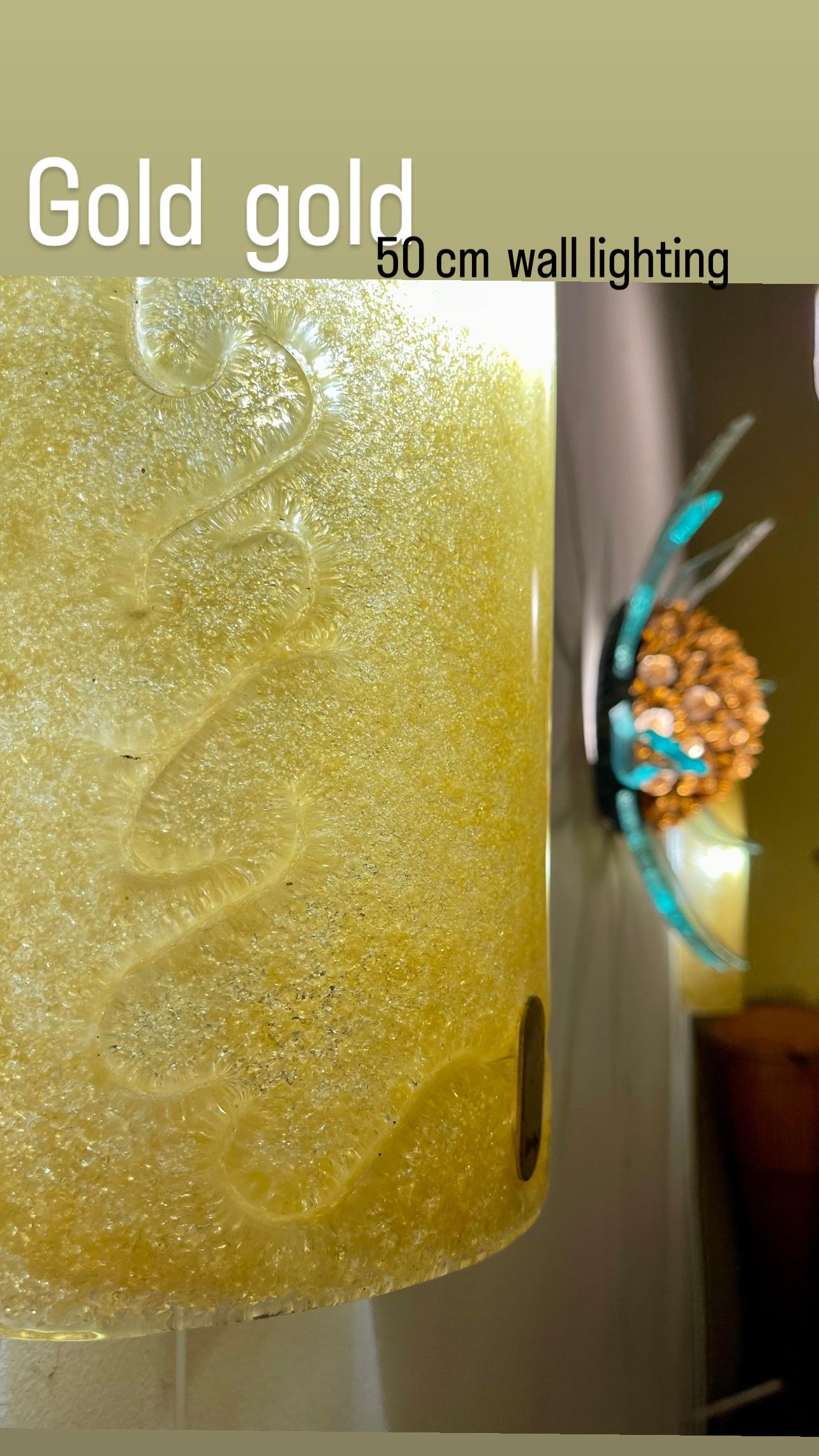 Italiano Illuminazione da parete Murano con incrostazioni in vetro dorato 24 ct di Lumica , Italia anni '70 in vendita