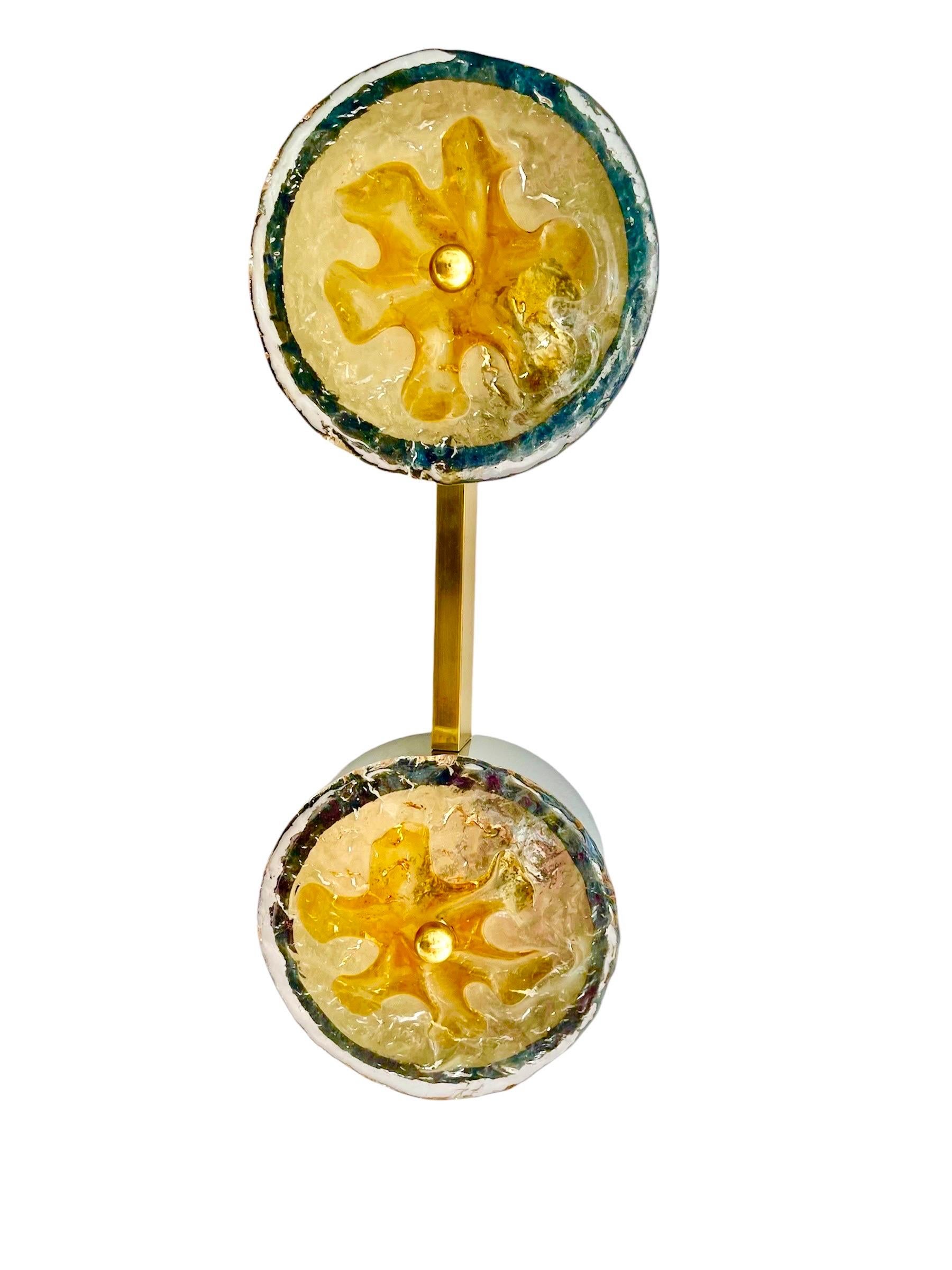 italien Appliques murales Toni Zucherri par Mazzega en verre de Murano bicolore, Italie, 1970