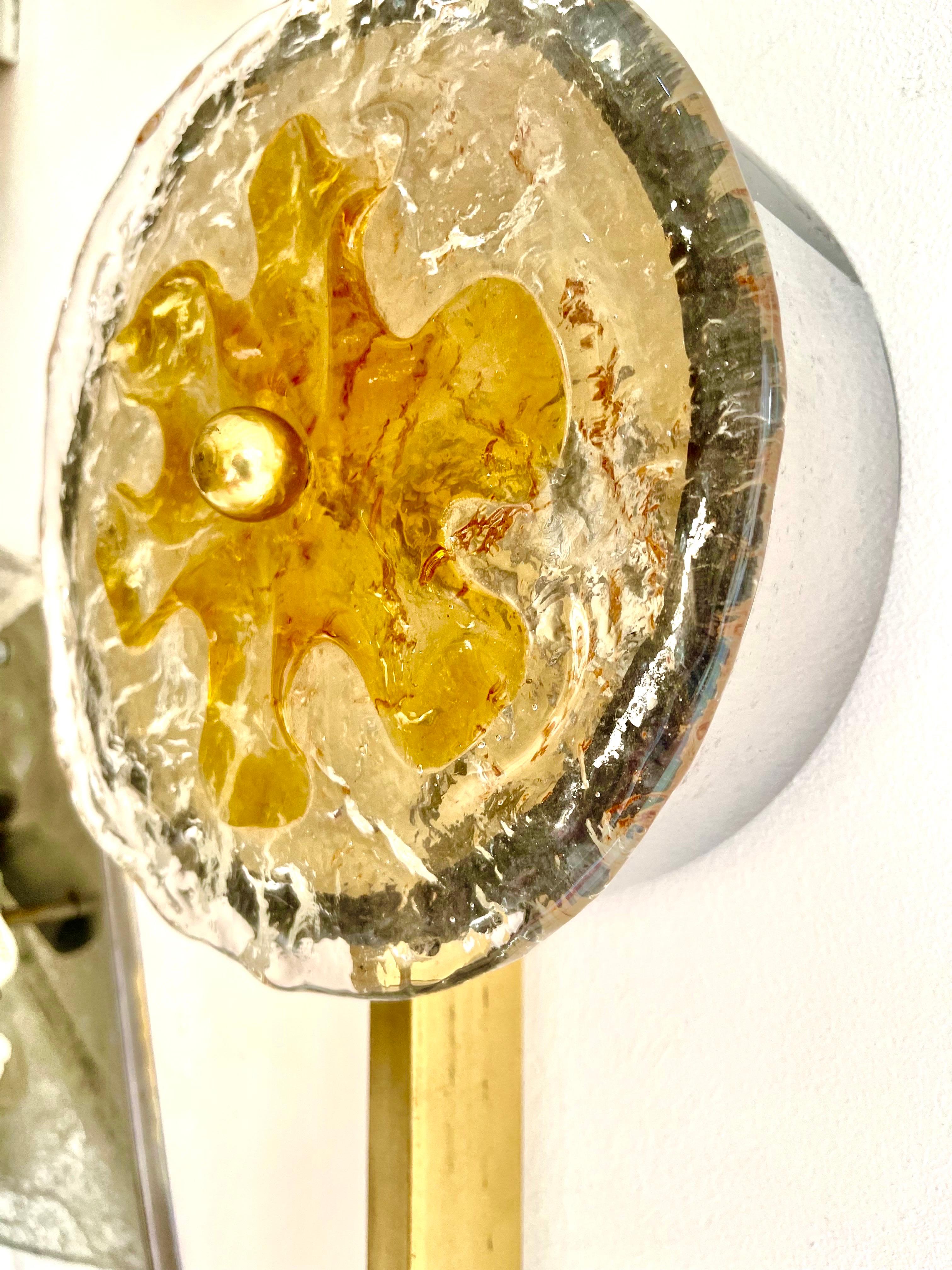 Laiton Appliques murales Toni Zucherri par Mazzega en verre de Murano bicolore, Italie, 1970