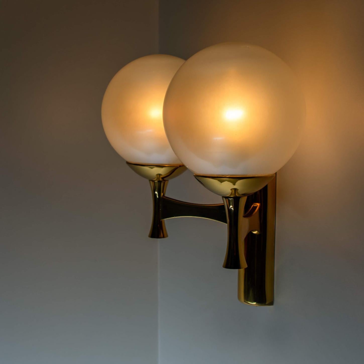 Wall Lights Brass with Opaline Brass in the Style of Sciolari For Sale 5