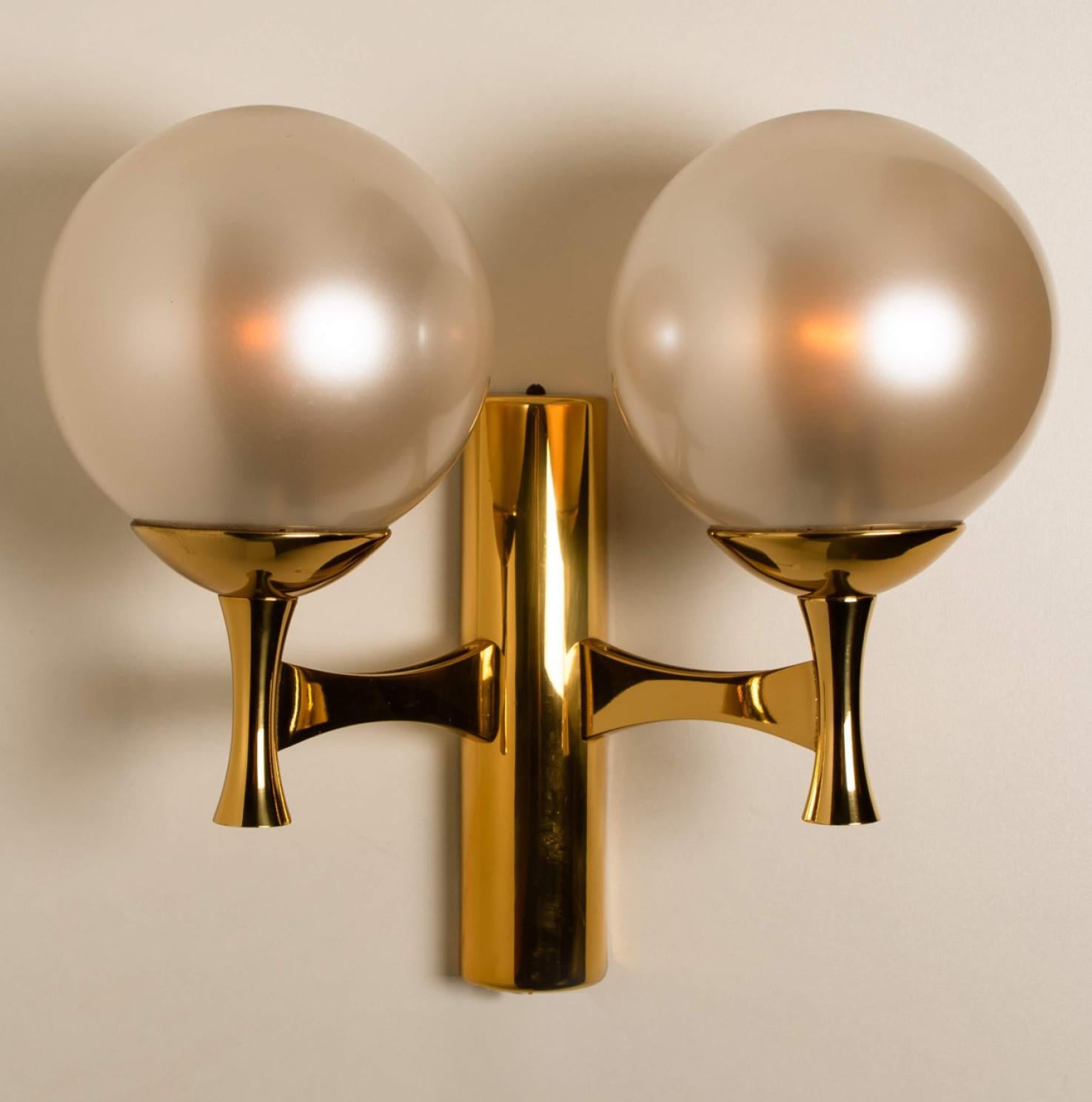 Wall Lights Brass with Opaline Brass in the Style of Sciolari For Sale 6