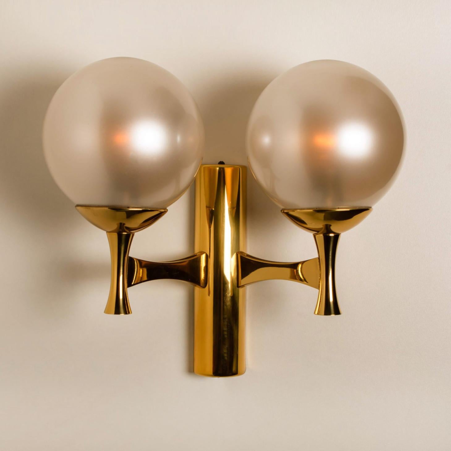 Wall Lights Brass with Opaline Brass in the Style of Sciolari For Sale 1