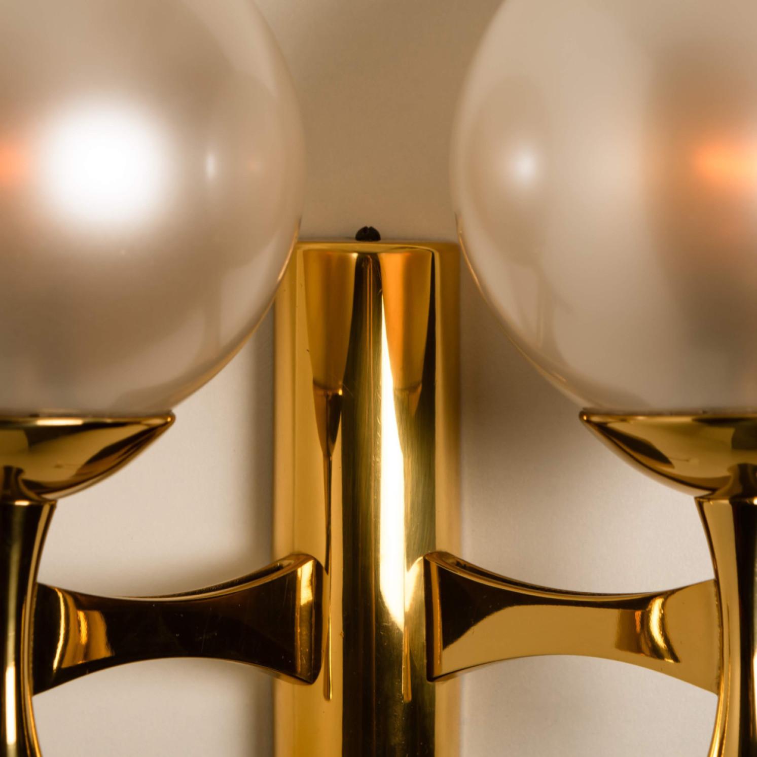 Wall Lights Brass with Opaline Brass in the Style of Sciolari For Sale 2